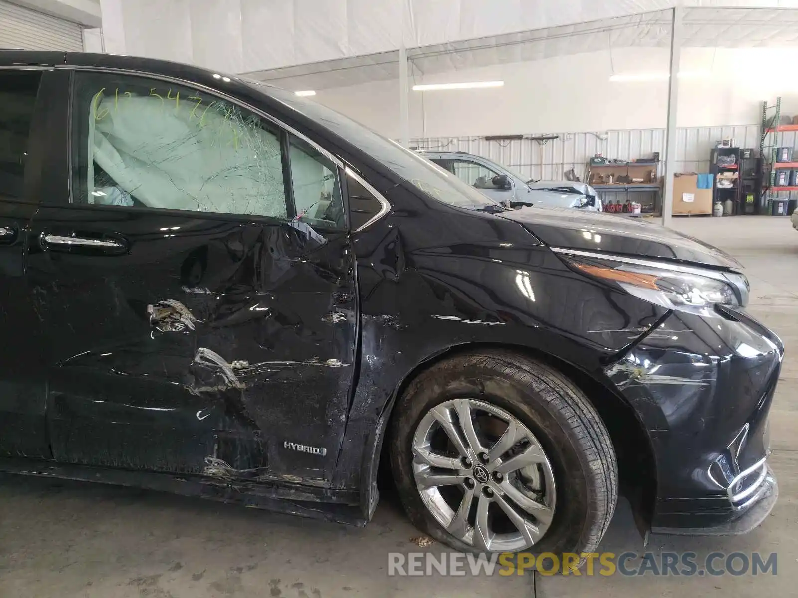 9 Photograph of a damaged car 5TDESKFC6MS028708 TOYOTA SIENNA 2021