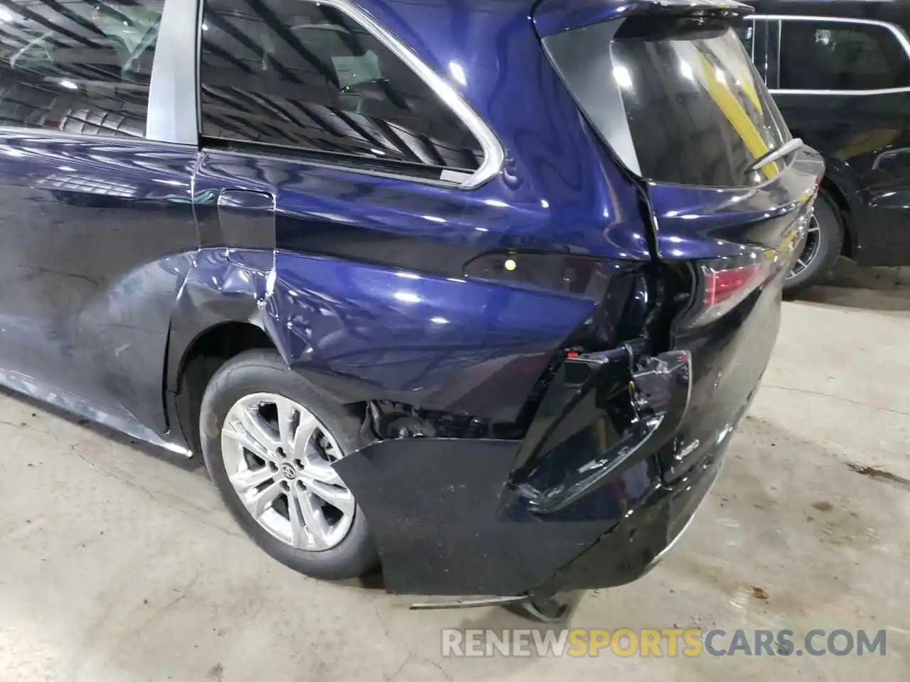 9 Photograph of a damaged car 5TDESKFC7MS033111 TOYOTA SIENNA 2021