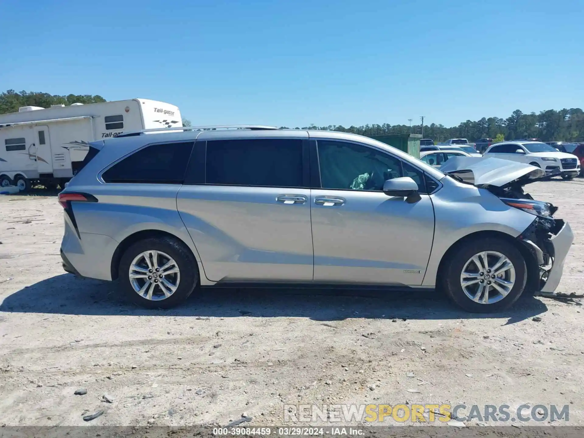 13 Photograph of a damaged car 5TDESKFC9MS001695 TOYOTA SIENNA 2021