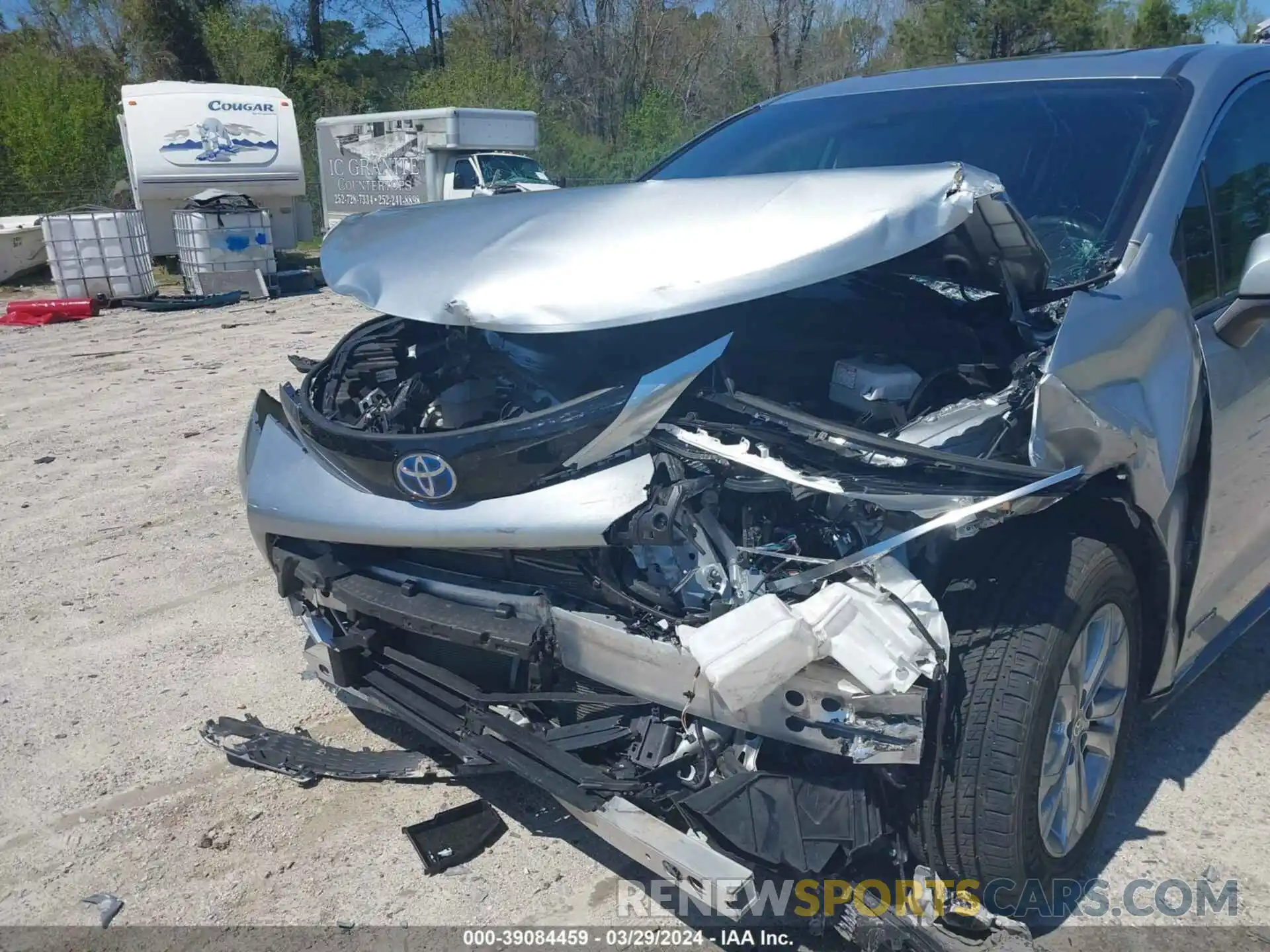 6 Photograph of a damaged car 5TDESKFC9MS001695 TOYOTA SIENNA 2021