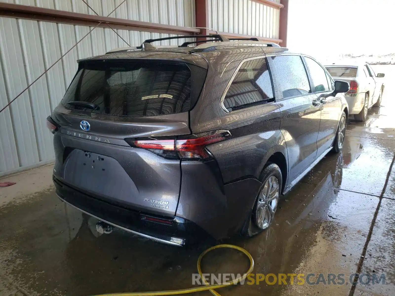 4 Photograph of a damaged car 5TDESKFC9MS011899 TOYOTA SIENNA 2021