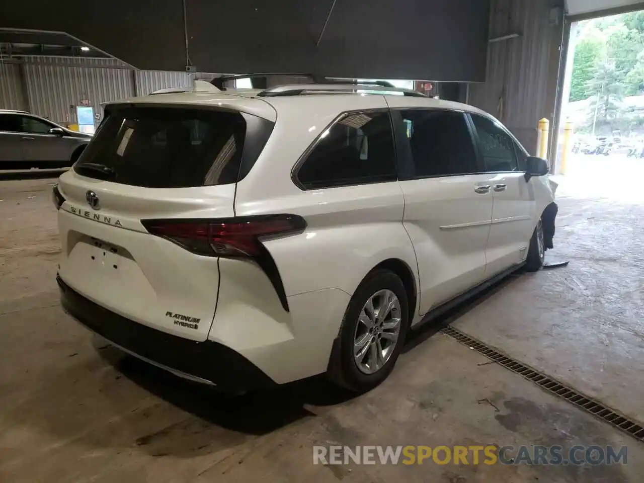 4 Photograph of a damaged car 5TDESKFCXMS034284 TOYOTA SIENNA 2021