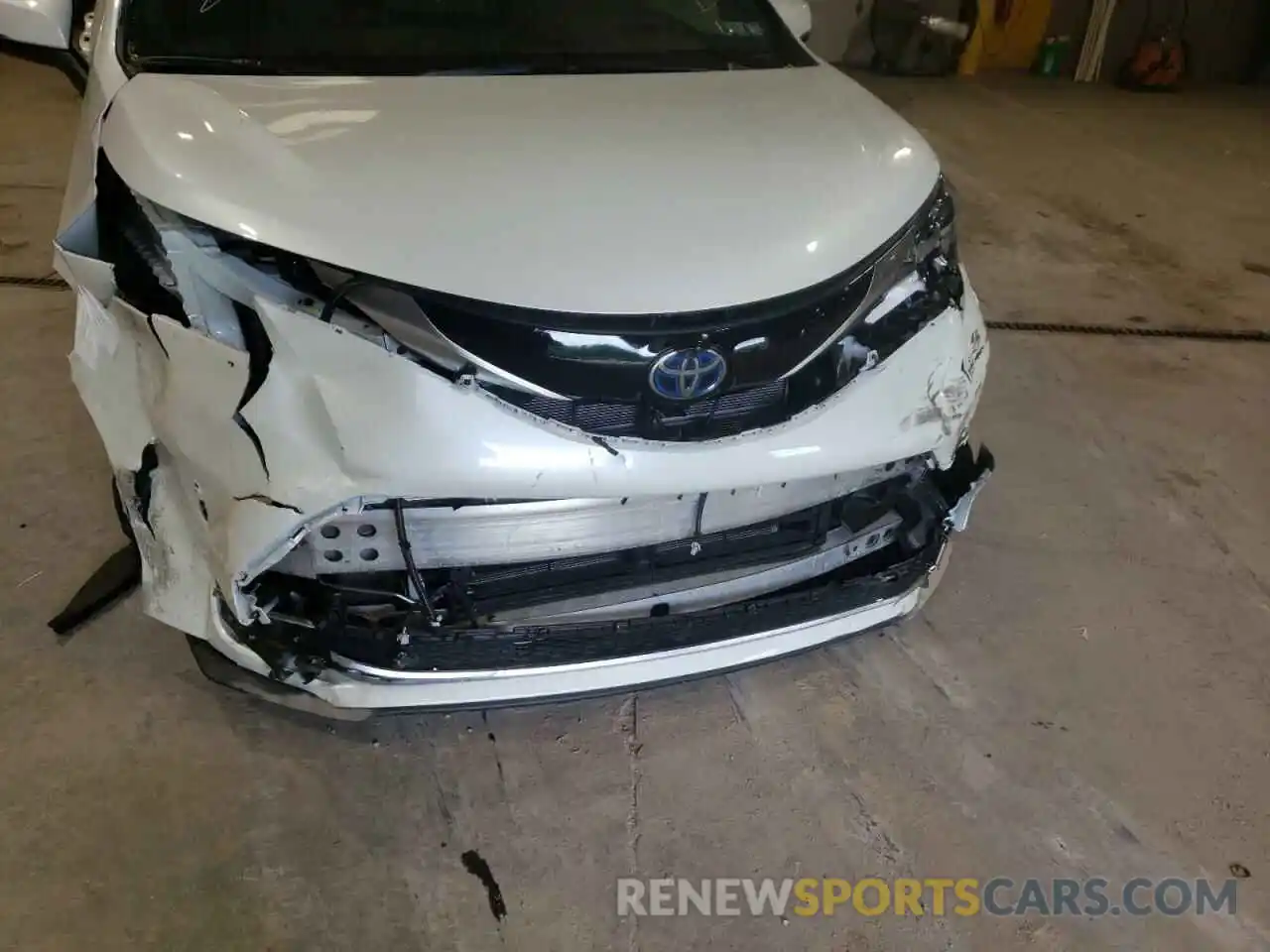 9 Photograph of a damaged car 5TDESKFCXMS034284 TOYOTA SIENNA 2021