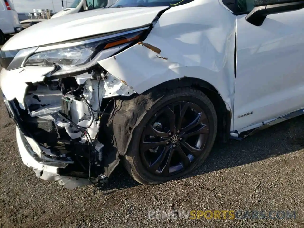 9 Photograph of a damaged car 5TDGRKEC1MS052128 TOYOTA SIENNA 2021