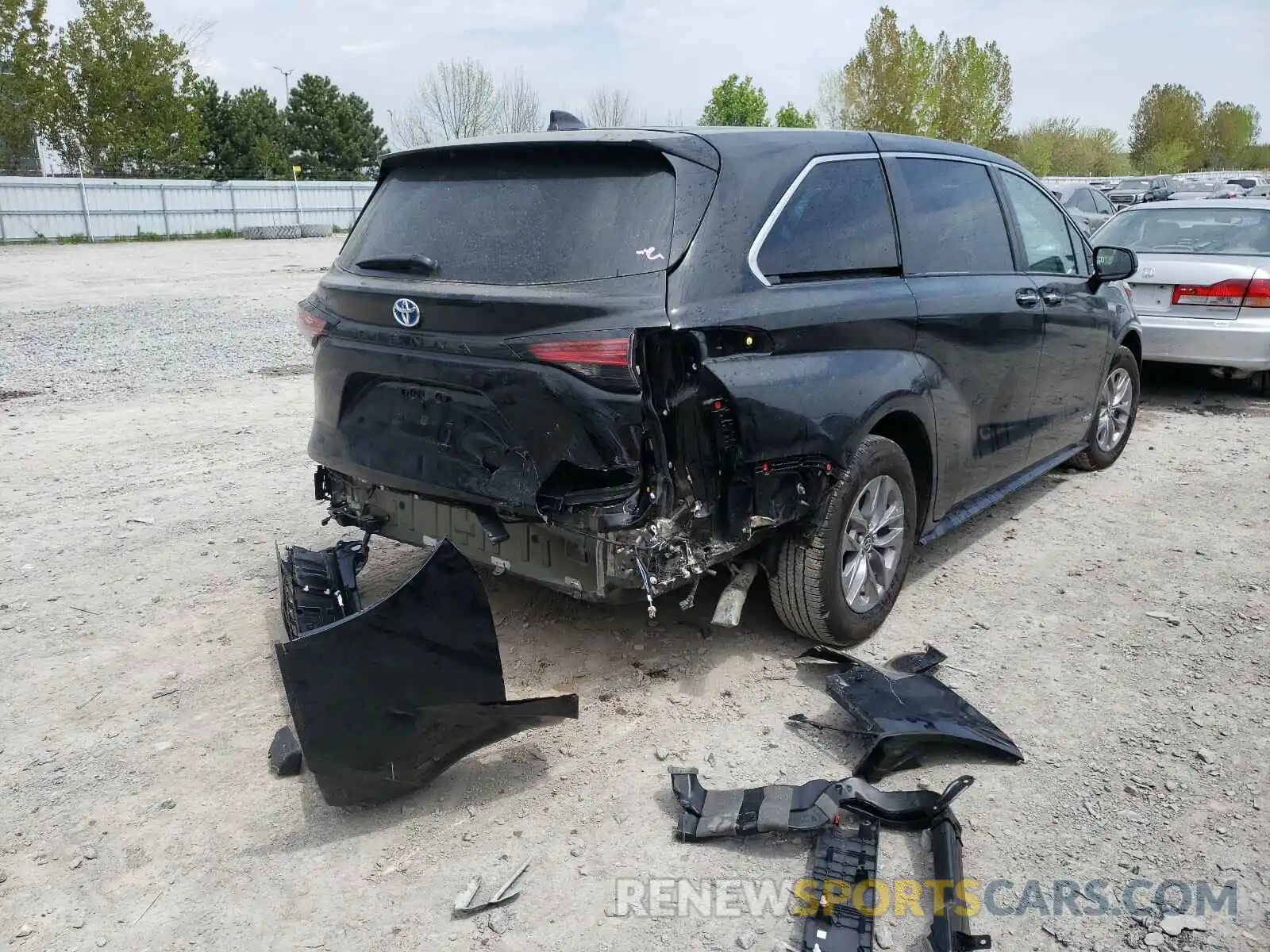 4 Photograph of a damaged car 5TDGRKEC9MS021211 TOYOTA SIENNA 2021