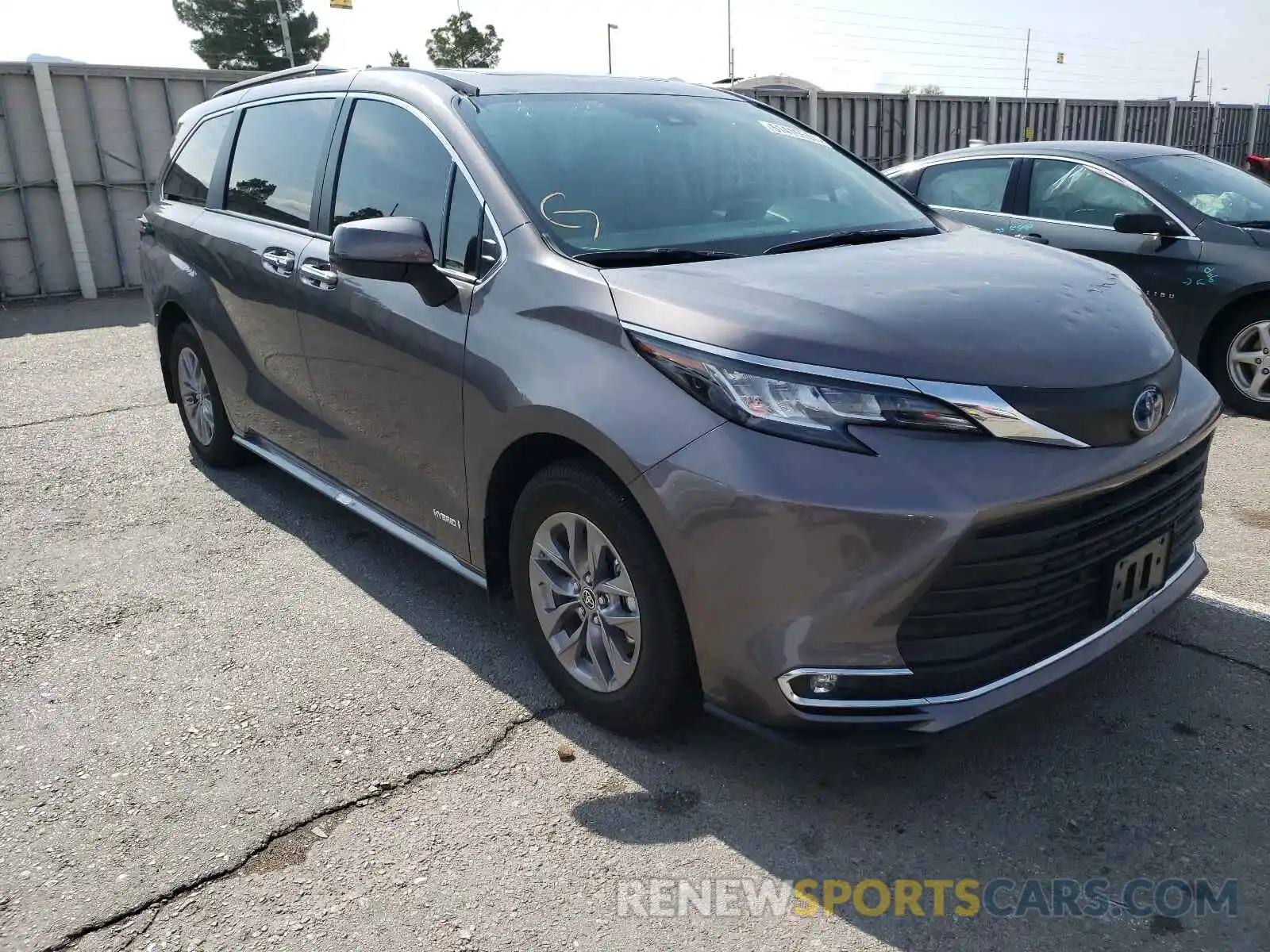 1 Photograph of a damaged car 5TDJRKEC0MS008742 TOYOTA SIENNA 2021