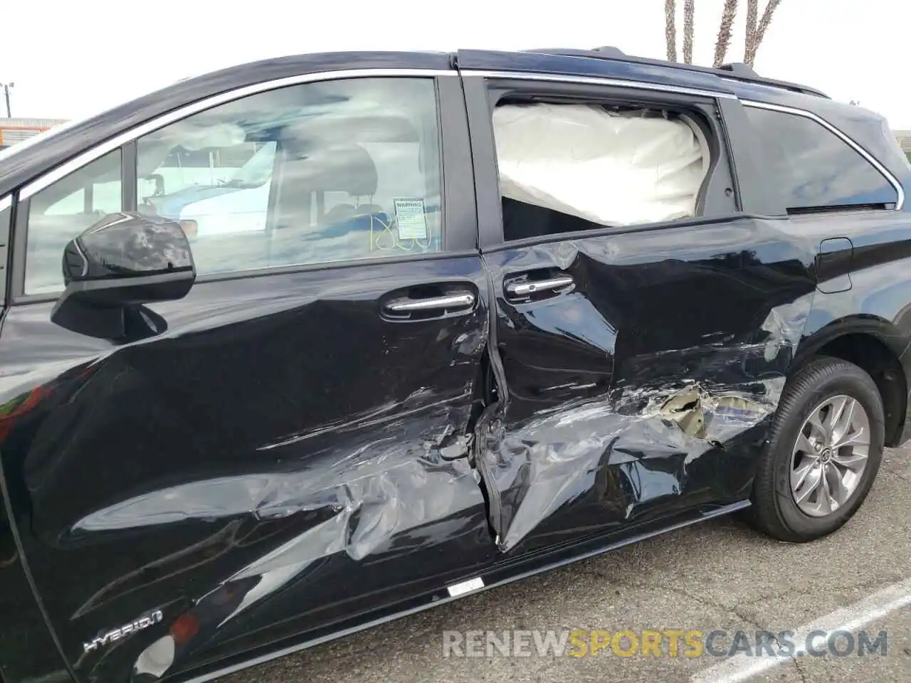 9 Photograph of a damaged car 5TDJRKEC0MS022530 TOYOTA SIENNA 2021