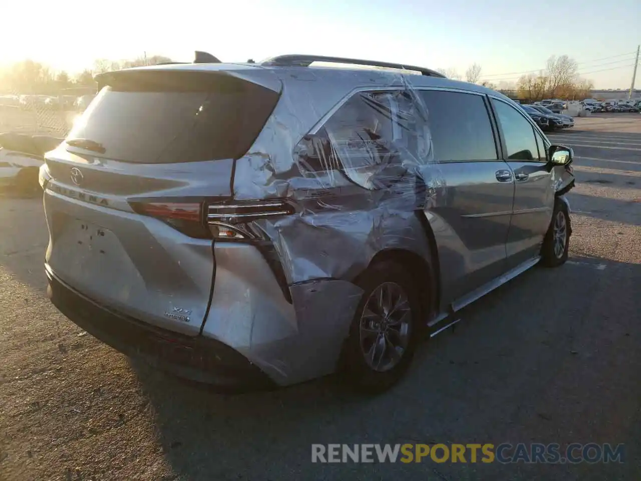 4 Фотография поврежденного автомобиля 5TDJRKEC0MS026352 TOYOTA SIENNA 2021