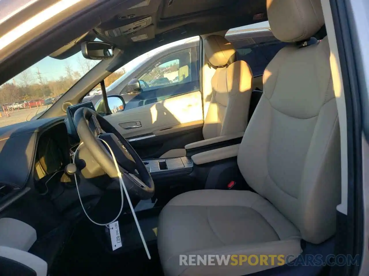 5 Photograph of a damaged car 5TDJRKEC0MS026352 TOYOTA SIENNA 2021