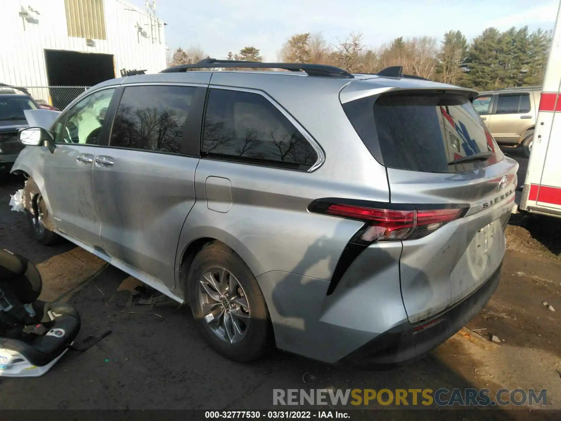 3 Photograph of a damaged car 5TDJRKEC0MS026884 TOYOTA SIENNA 2021