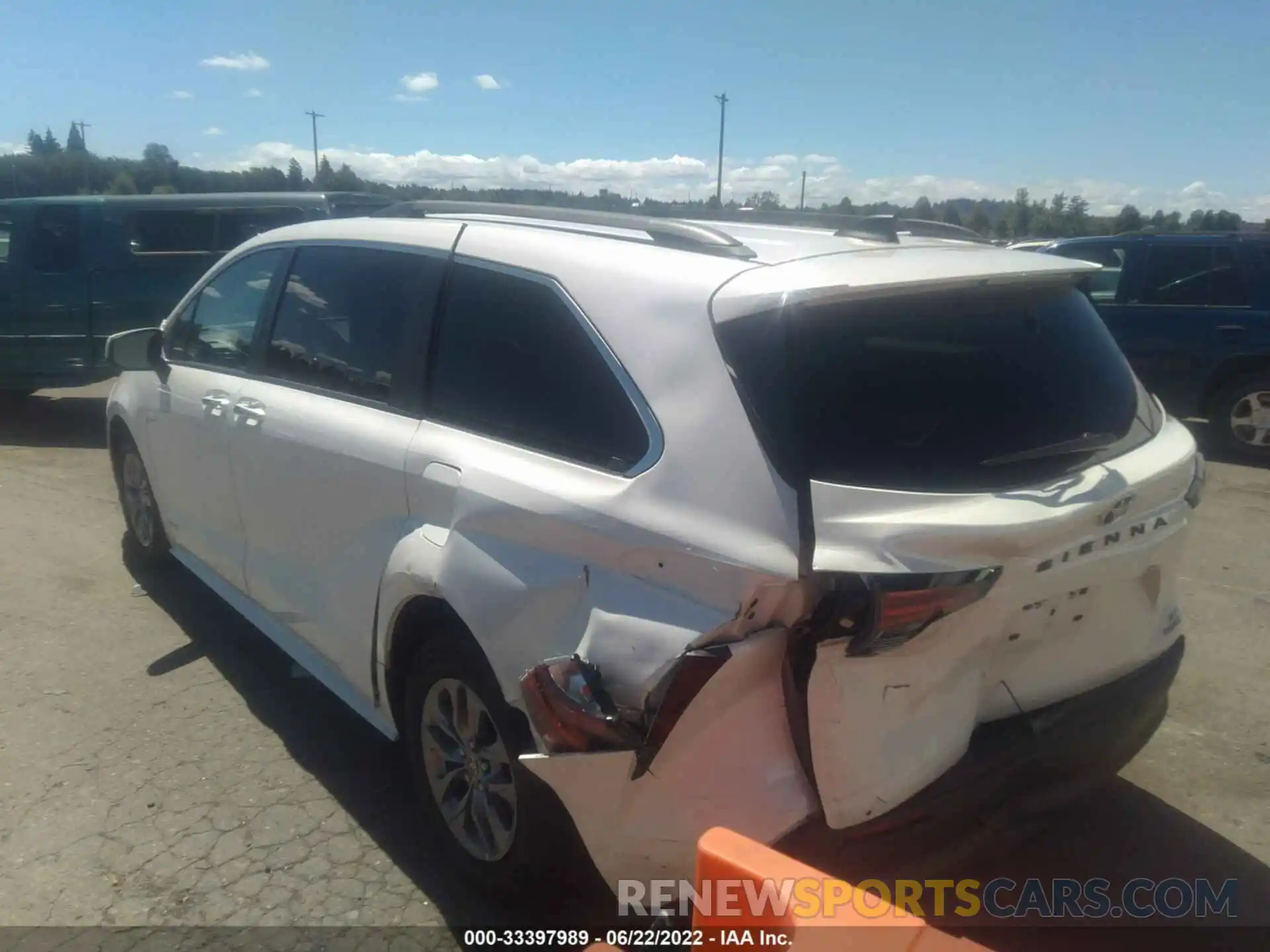 3 Photograph of a damaged car 5TDJRKEC1MS016879 TOYOTA SIENNA 2021