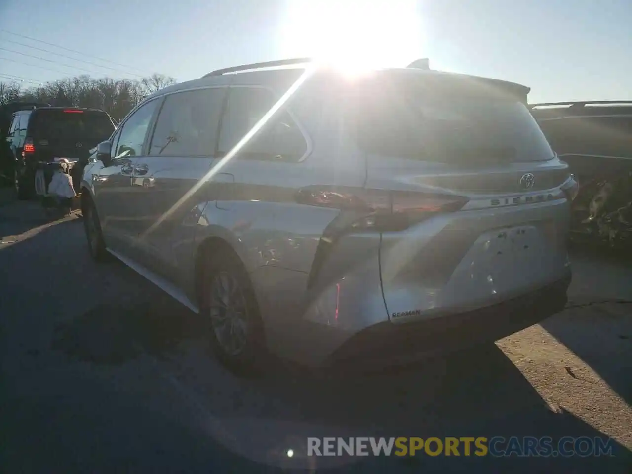 3 Photograph of a damaged car 5TDJRKEC2MS016938 TOYOTA SIENNA 2021