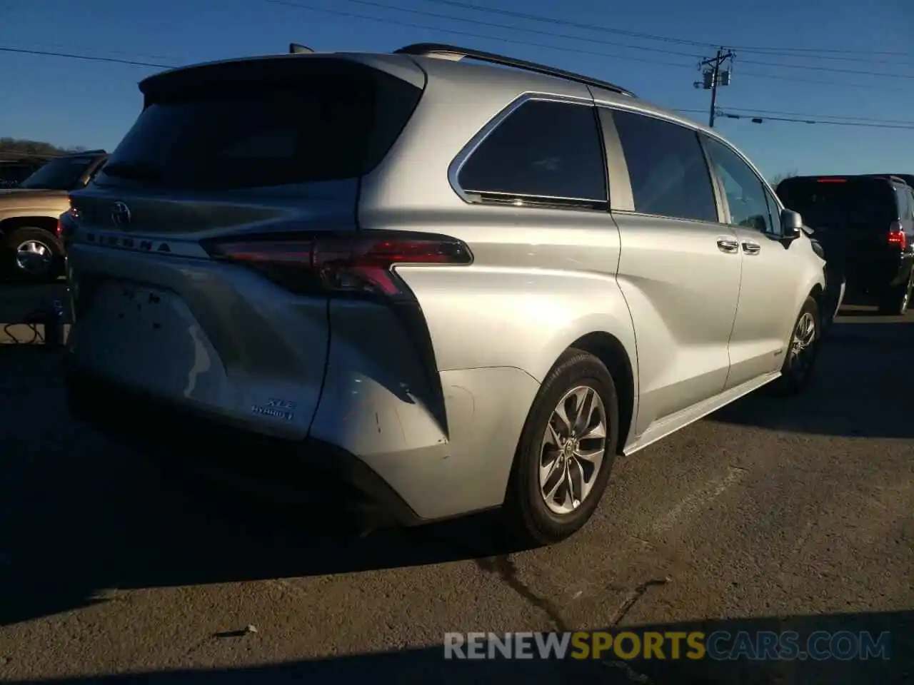 4 Photograph of a damaged car 5TDJRKEC2MS016938 TOYOTA SIENNA 2021