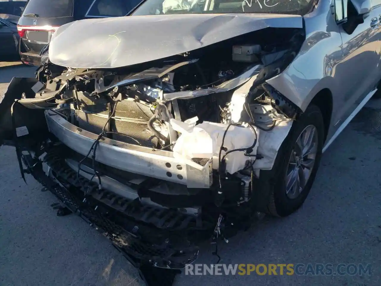 9 Photograph of a damaged car 5TDJRKEC2MS016938 TOYOTA SIENNA 2021