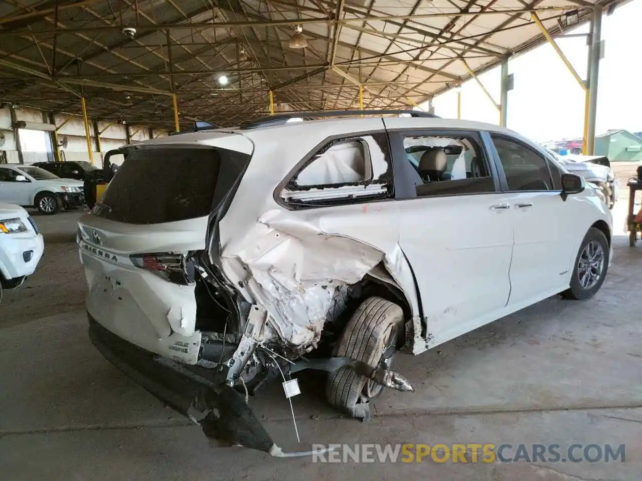 4 Photograph of a damaged car 5TDJRKEC2MS025140 TOYOTA SIENNA 2021