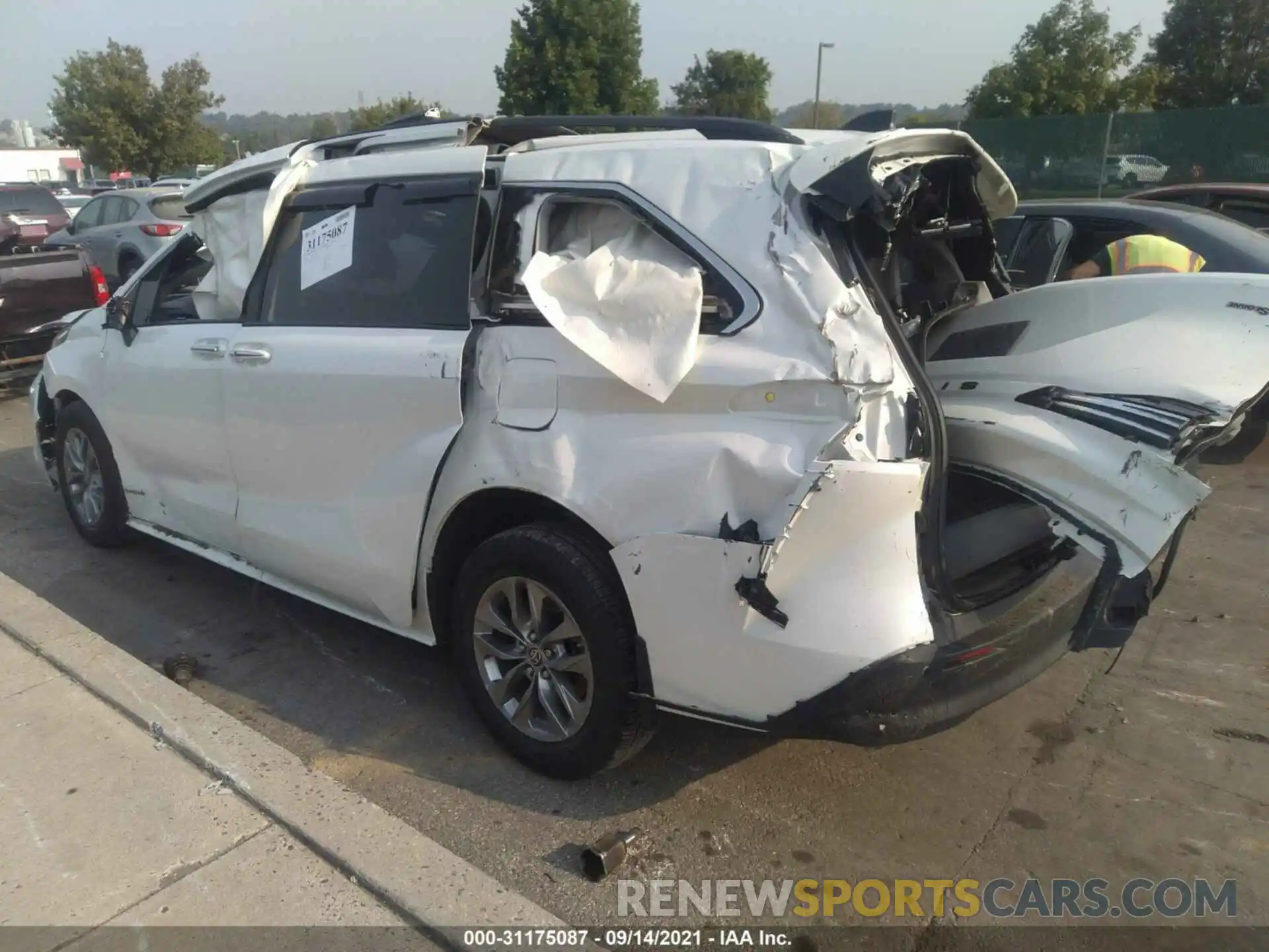 3 Photograph of a damaged car 5TDJRKEC4MS009098 TOYOTA SIENNA 2021