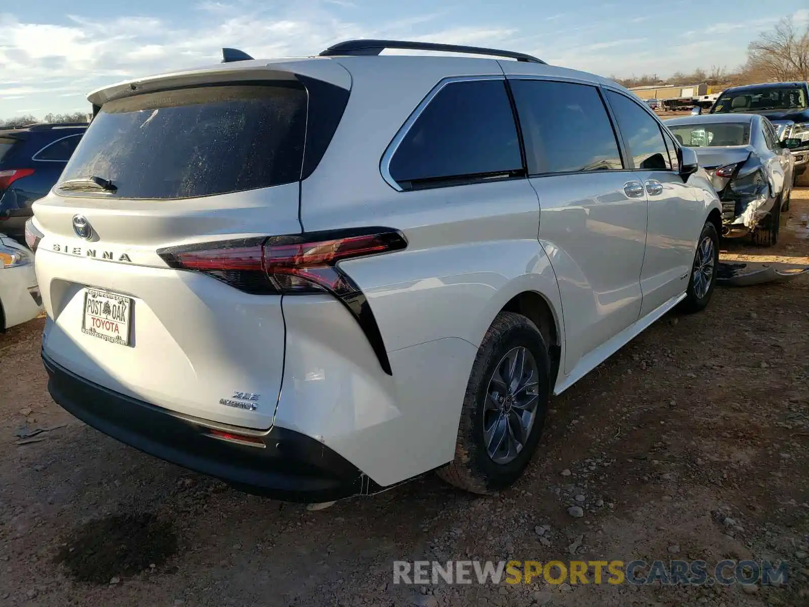 4 Photograph of a damaged car 5TDJRKEC4MS009408 TOYOTA SIENNA 2021