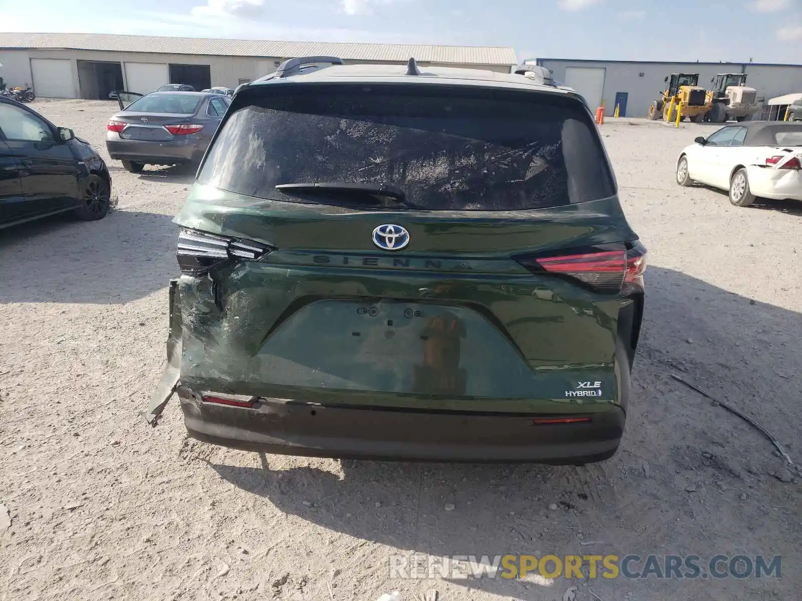 9 Photograph of a damaged car 5TDJRKEC4MS033756 TOYOTA SIENNA 2021