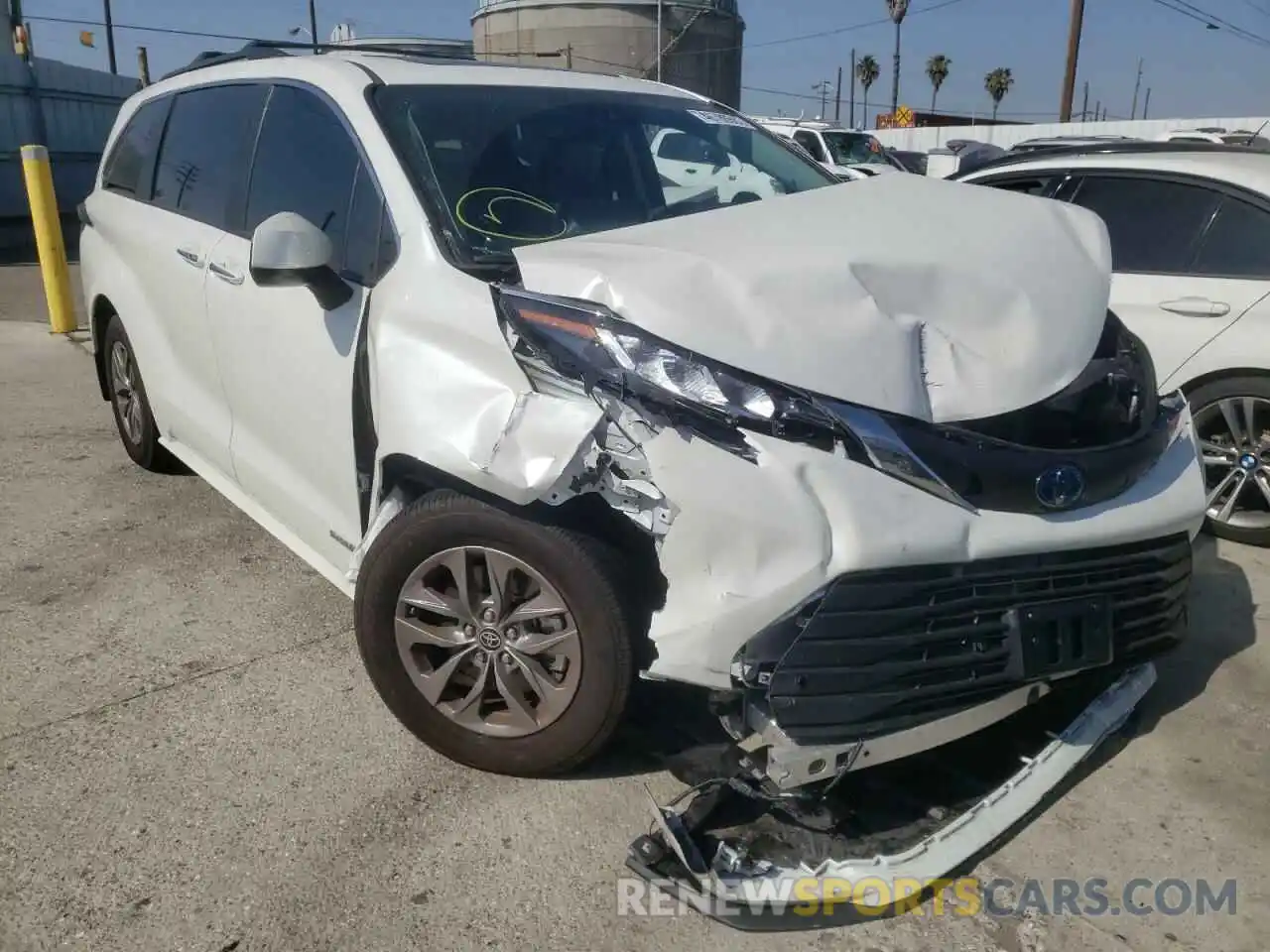 1 Photograph of a damaged car 5TDJRKEC4MS063095 TOYOTA SIENNA 2021