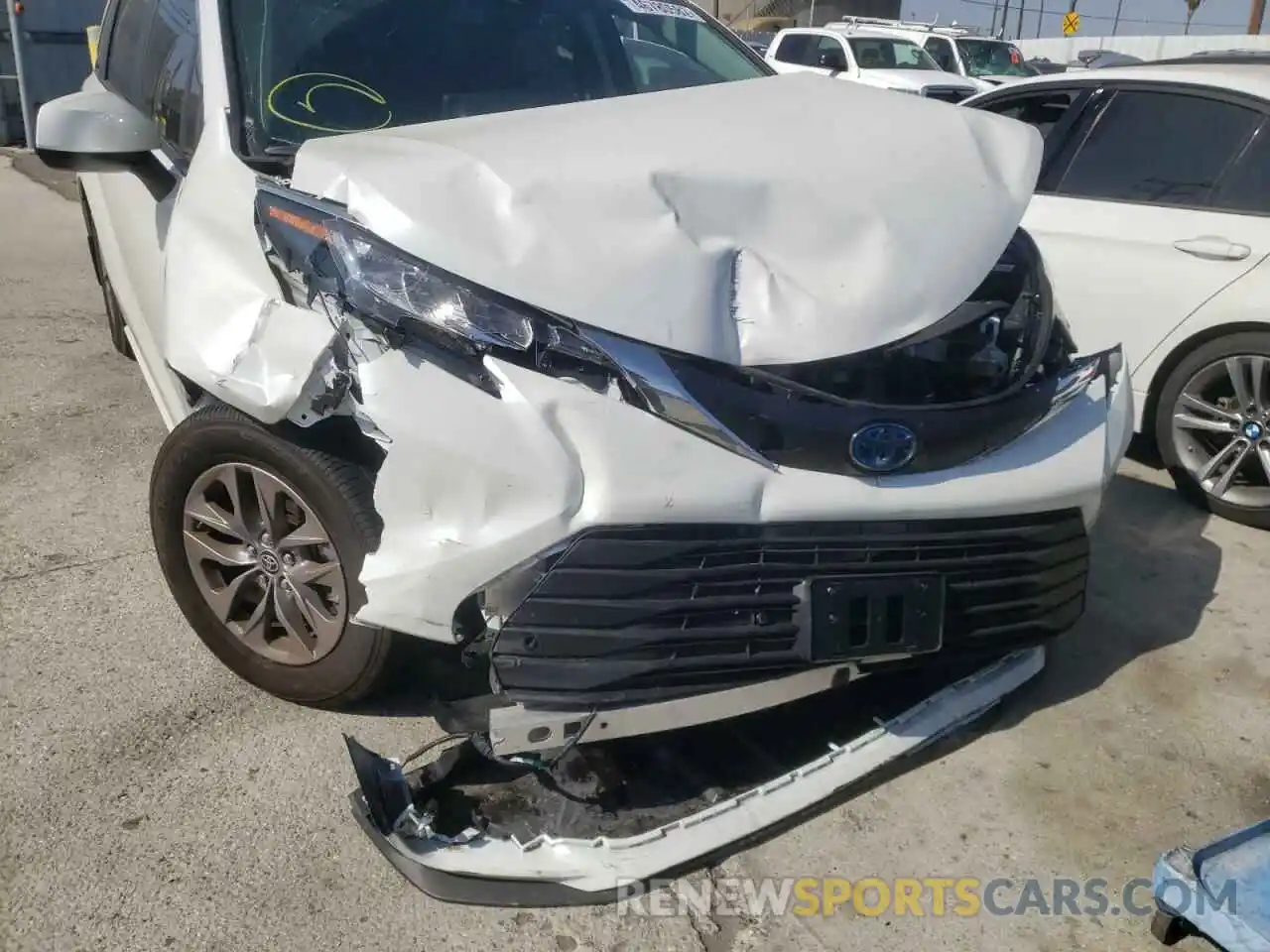 9 Фотография поврежденного автомобиля 5TDJRKEC4MS063095 TOYOTA SIENNA 2021