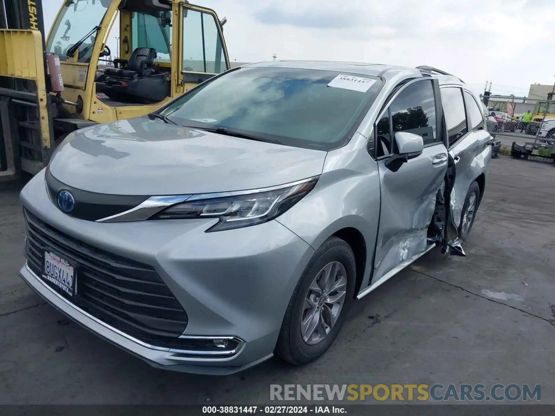 2 Photograph of a damaged car 5TDJRKEC5MS008087 TOYOTA SIENNA 2021