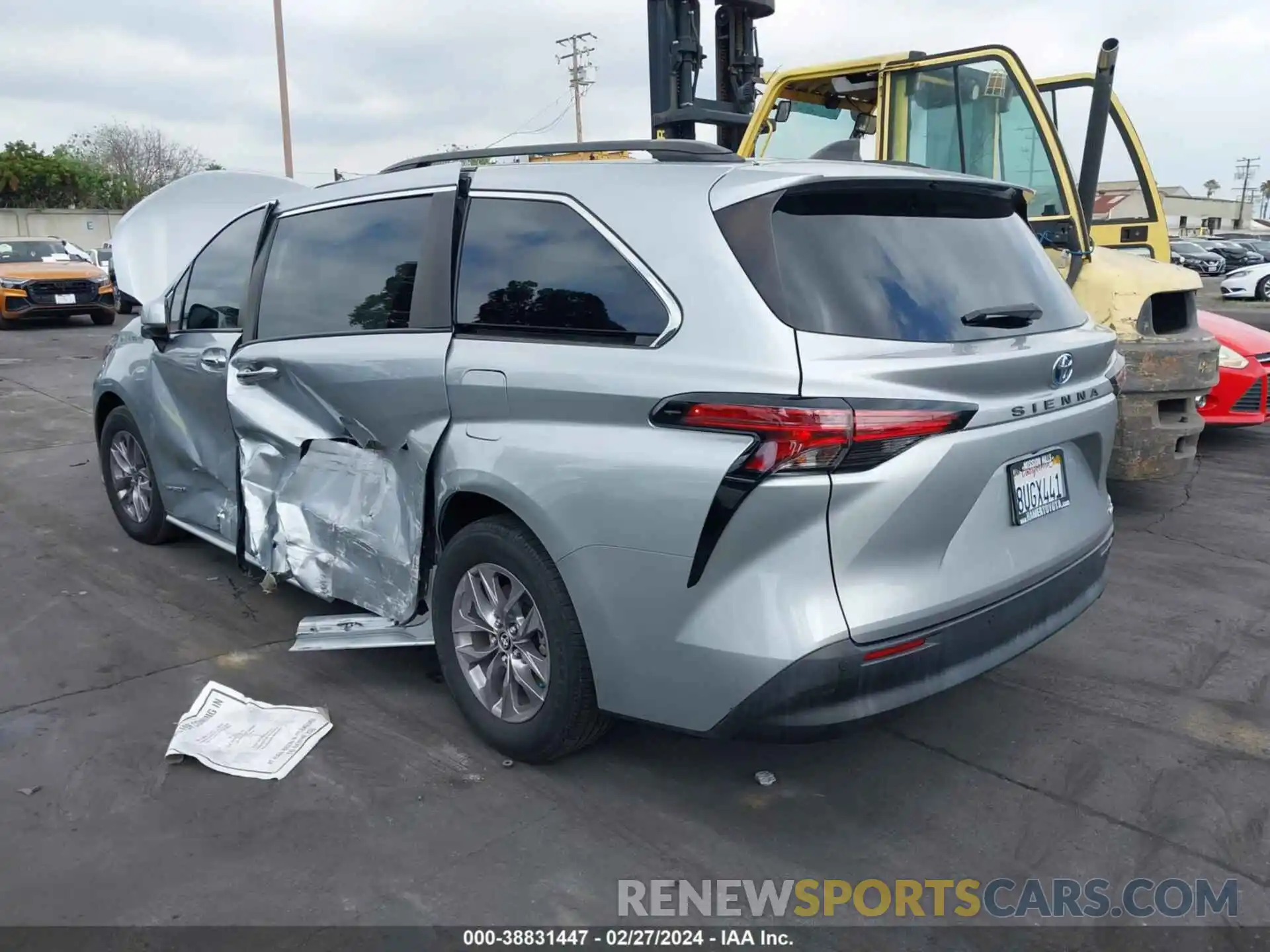 3 Photograph of a damaged car 5TDJRKEC5MS008087 TOYOTA SIENNA 2021