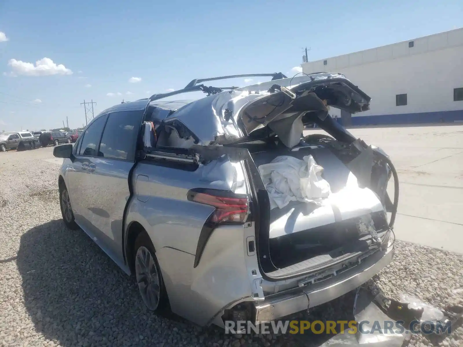 3 Photograph of a damaged car 5TDJRKEC5MS010177 TOYOTA SIENNA 2021