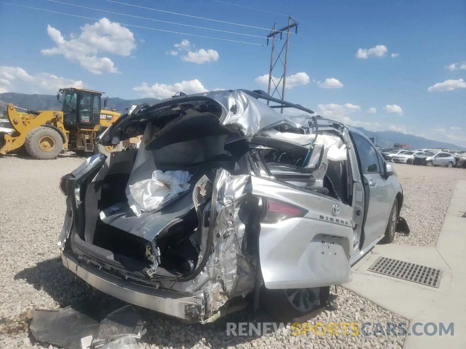 4 Photograph of a damaged car 5TDJRKEC5MS010177 TOYOTA SIENNA 2021