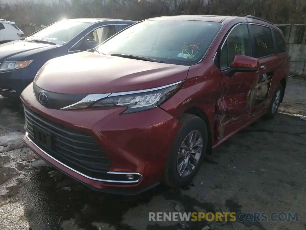 2 Photograph of a damaged car 5TDJRKEC5MS013368 TOYOTA SIENNA 2021