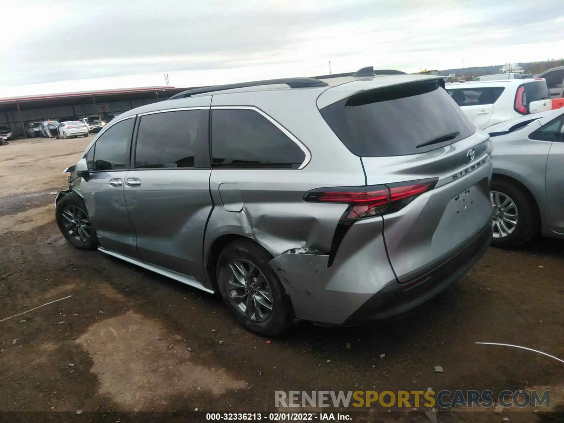 3 Photograph of a damaged car 5TDJRKEC5MS035001 TOYOTA SIENNA 2021