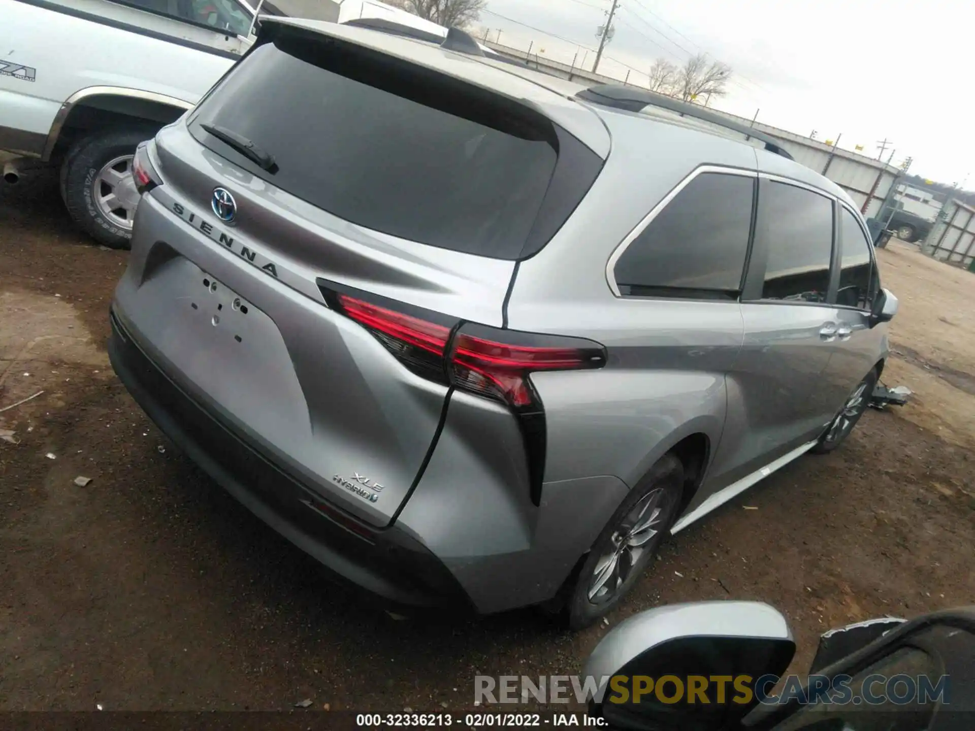 4 Photograph of a damaged car 5TDJRKEC5MS035001 TOYOTA SIENNA 2021