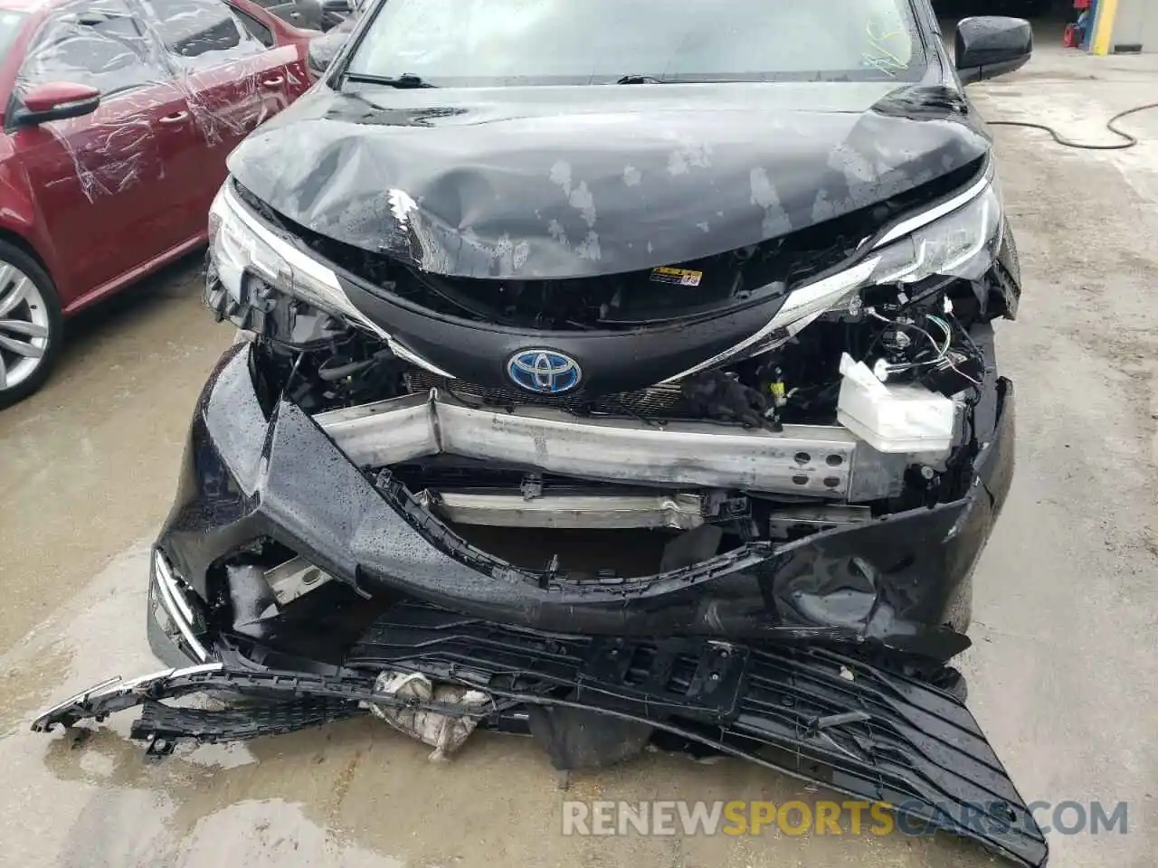 9 Photograph of a damaged car 5TDJRKEC5MS037797 TOYOTA SIENNA 2021