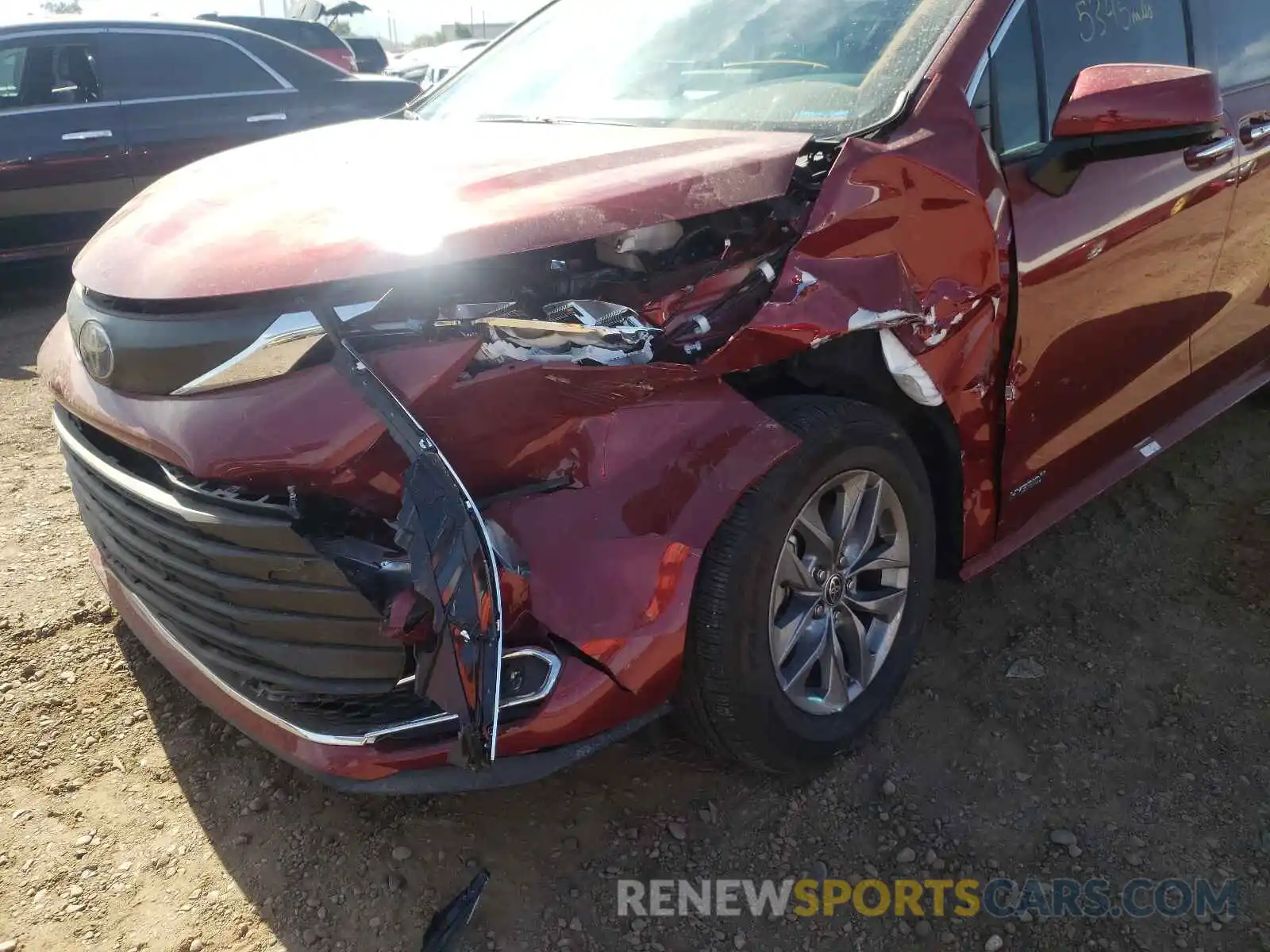 9 Photograph of a damaged car 5TDJRKEC5MS049500 TOYOTA SIENNA 2021