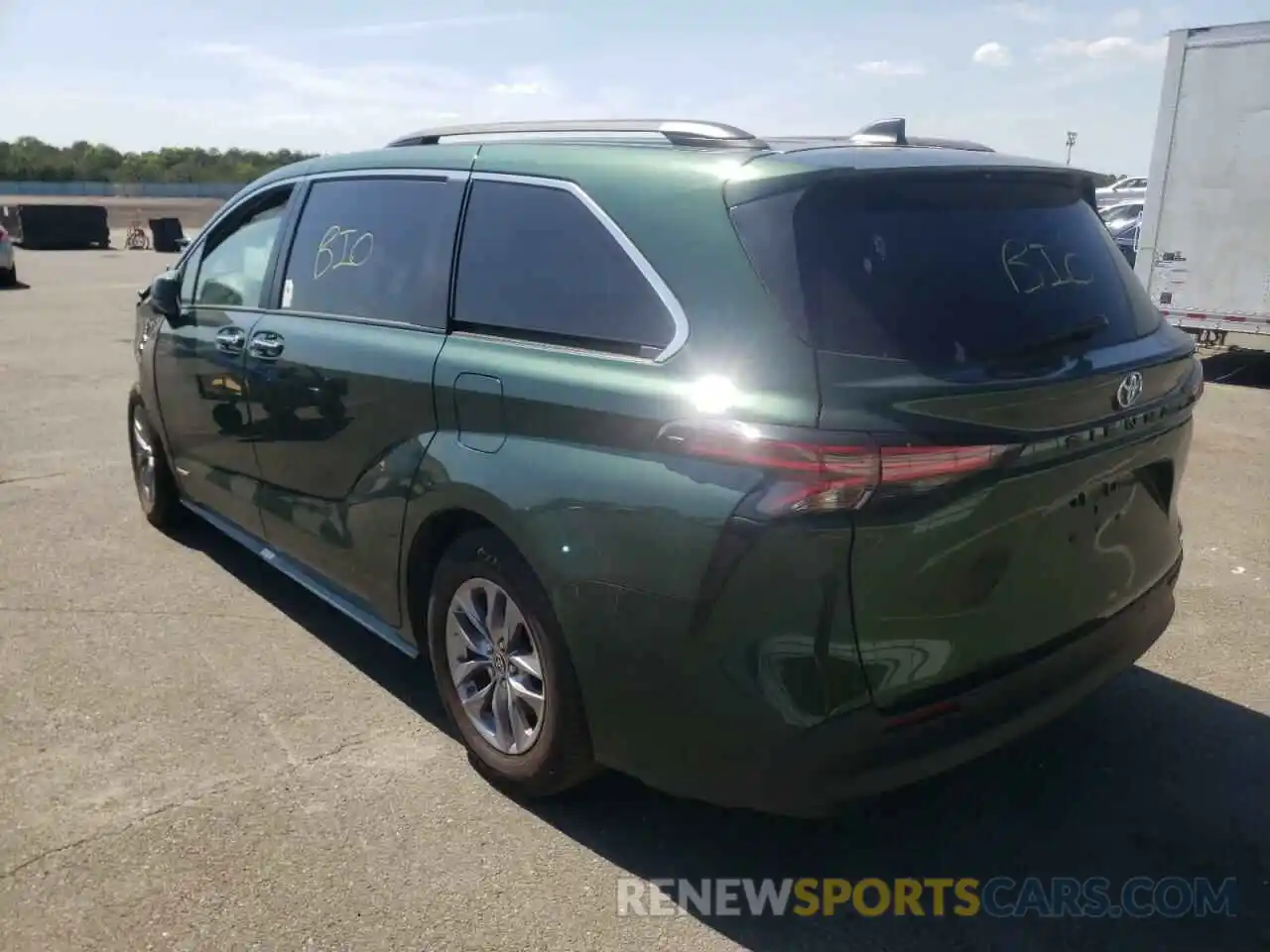 3 Photograph of a damaged car 5TDJRKEC6MS014738 TOYOTA SIENNA 2021