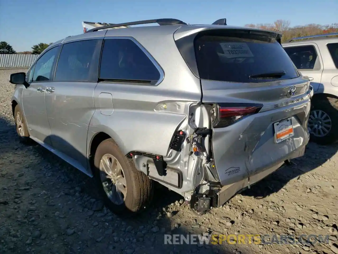 3 Photograph of a damaged car 5TDJRKEC6MS024282 TOYOTA SIENNA 2021