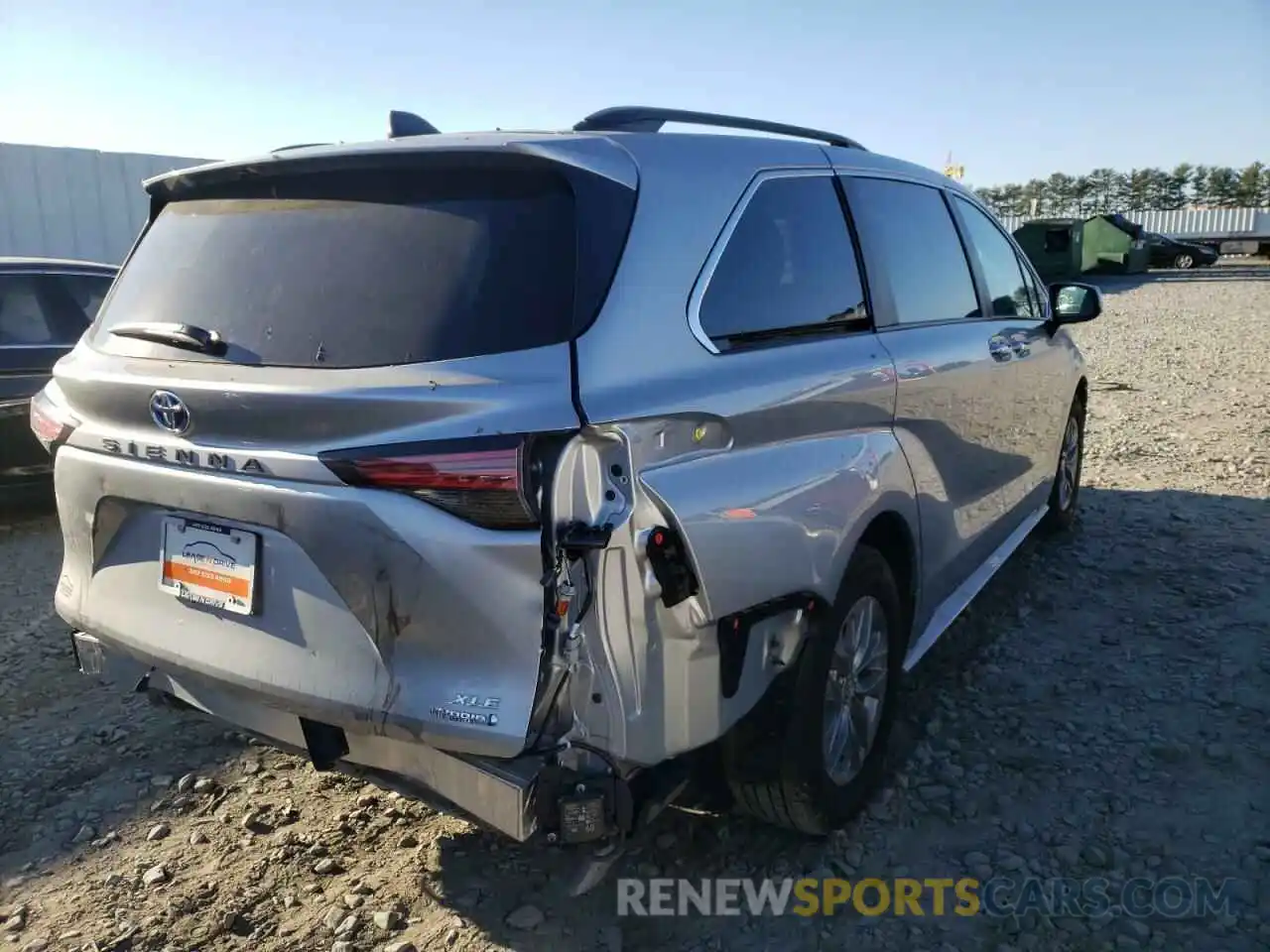 4 Photograph of a damaged car 5TDJRKEC6MS024282 TOYOTA SIENNA 2021