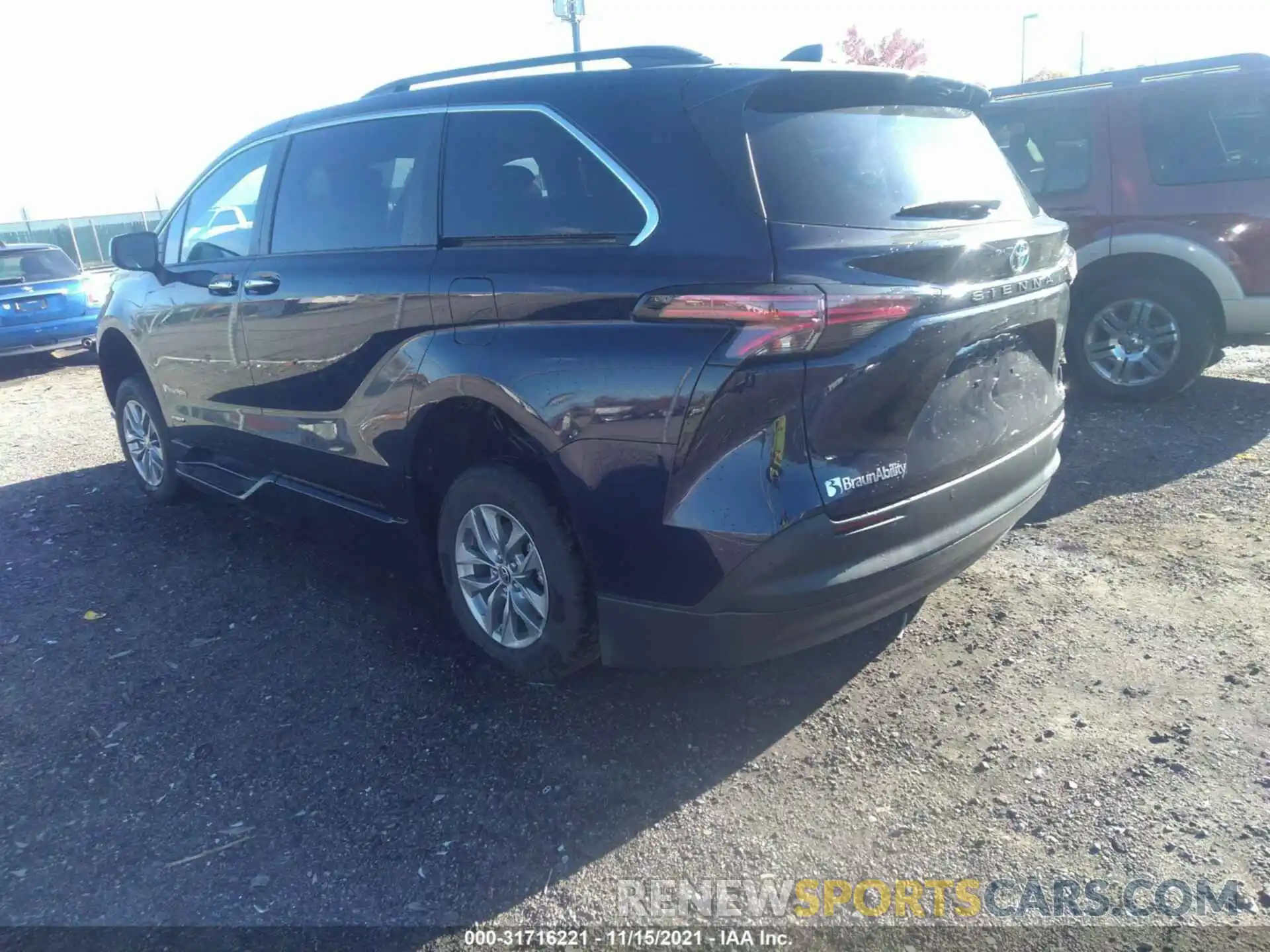 3 Photograph of a damaged car 5TDJRKEC6MS061087 TOYOTA SIENNA 2021