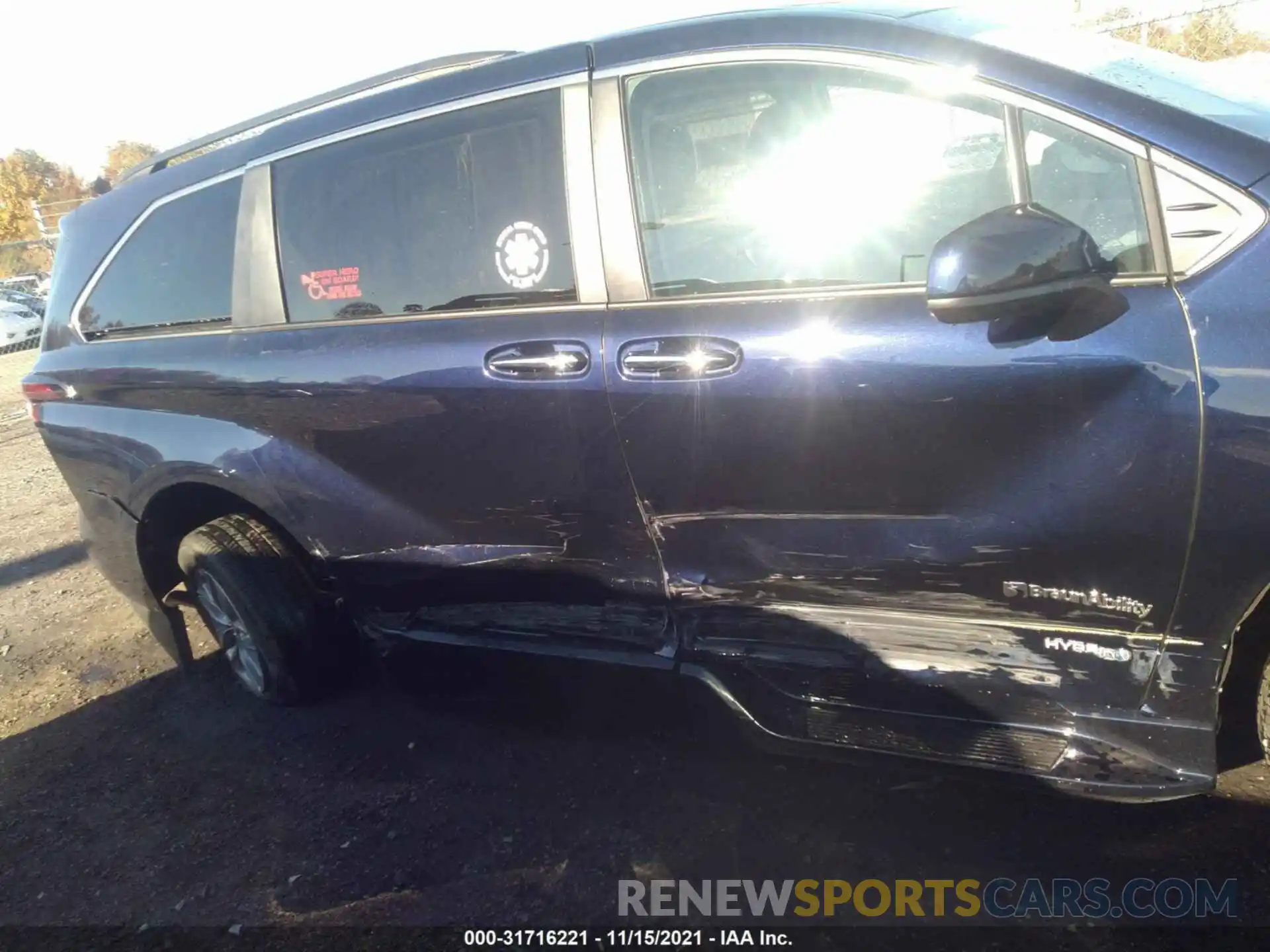 6 Photograph of a damaged car 5TDJRKEC6MS061087 TOYOTA SIENNA 2021