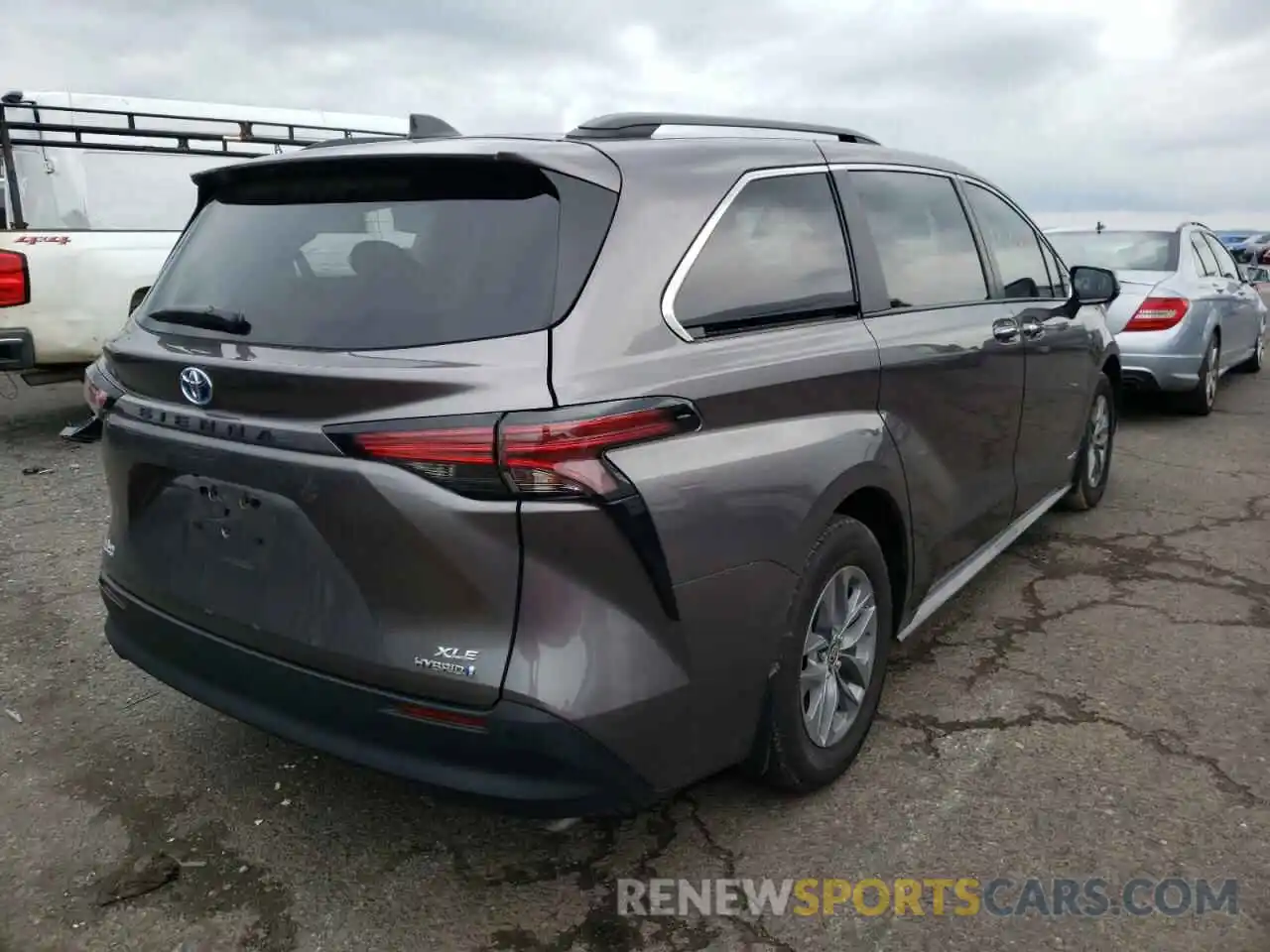 4 Photograph of a damaged car 5TDJRKEC6MS062742 TOYOTA SIENNA 2021