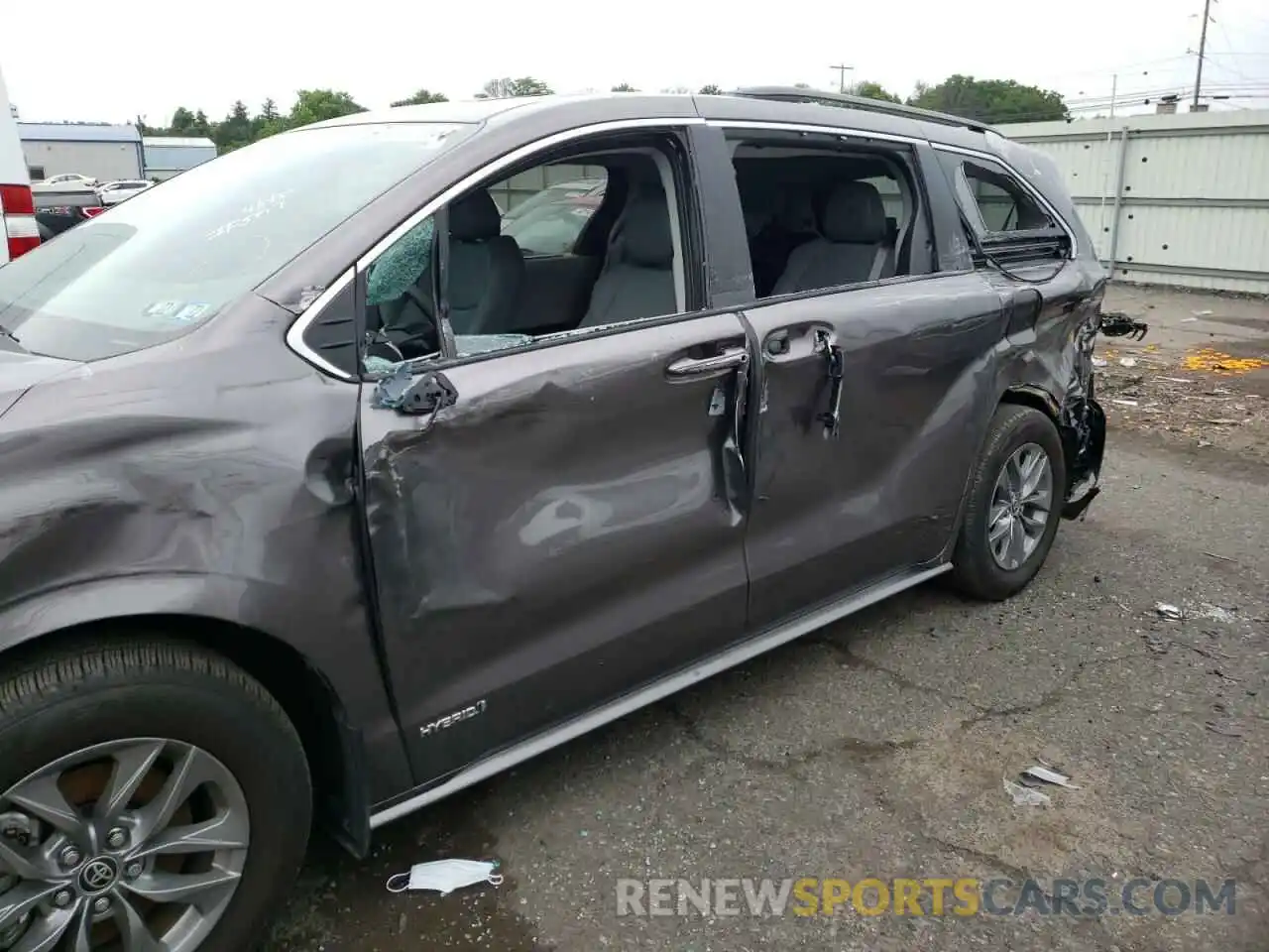 9 Photograph of a damaged car 5TDJRKEC6MS062742 TOYOTA SIENNA 2021