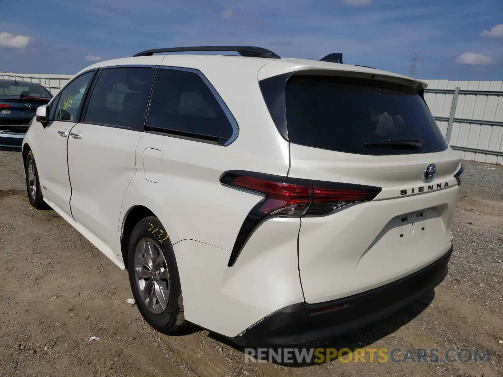 3 Photograph of a damaged car 5TDJRKEC7MS002968 TOYOTA SIENNA 2021