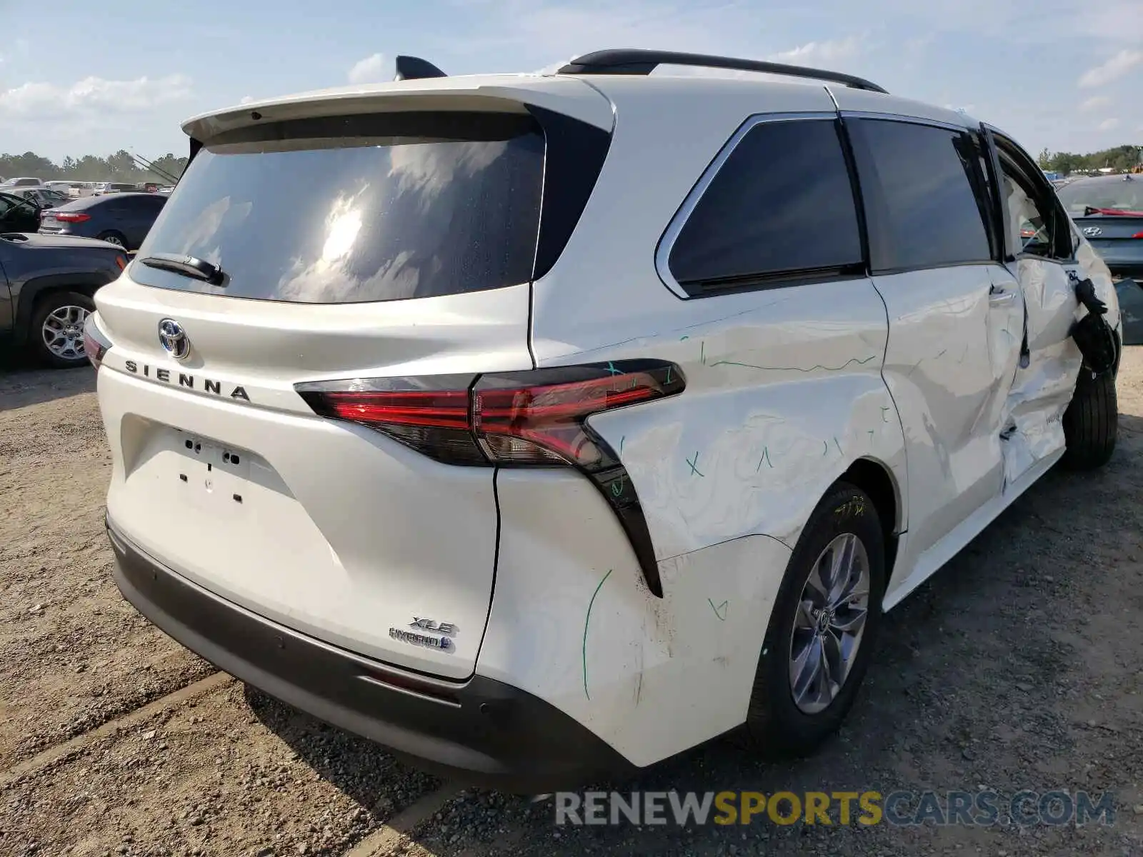 4 Photograph of a damaged car 5TDJRKEC7MS002968 TOYOTA SIENNA 2021