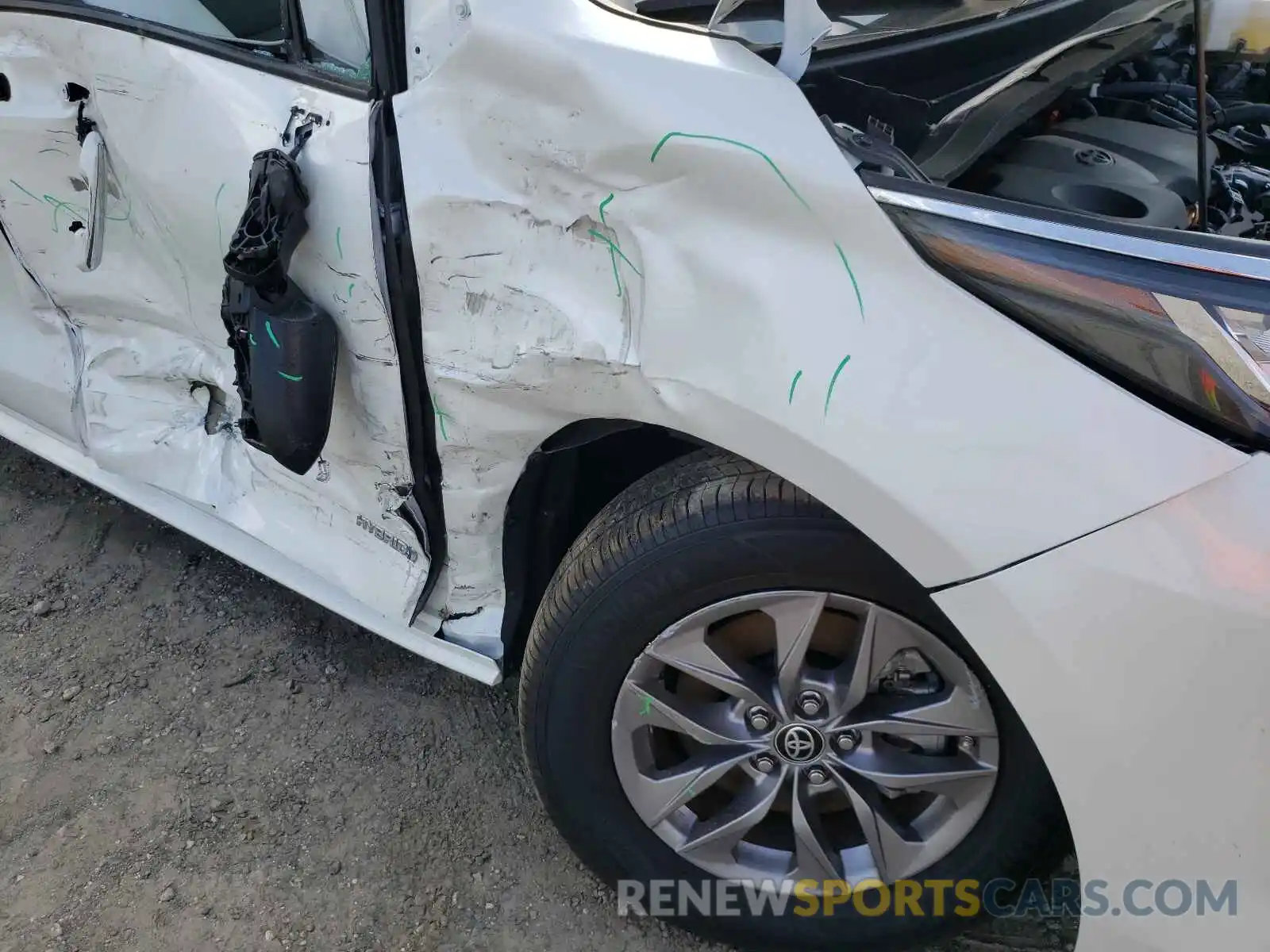 9 Photograph of a damaged car 5TDJRKEC7MS002968 TOYOTA SIENNA 2021