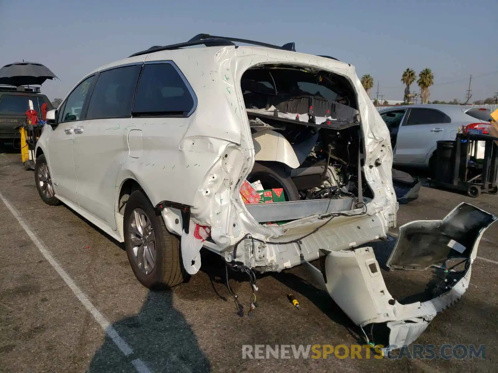 3 Photograph of a damaged car 5TDJRKEC7MS037252 TOYOTA SIENNA 2021