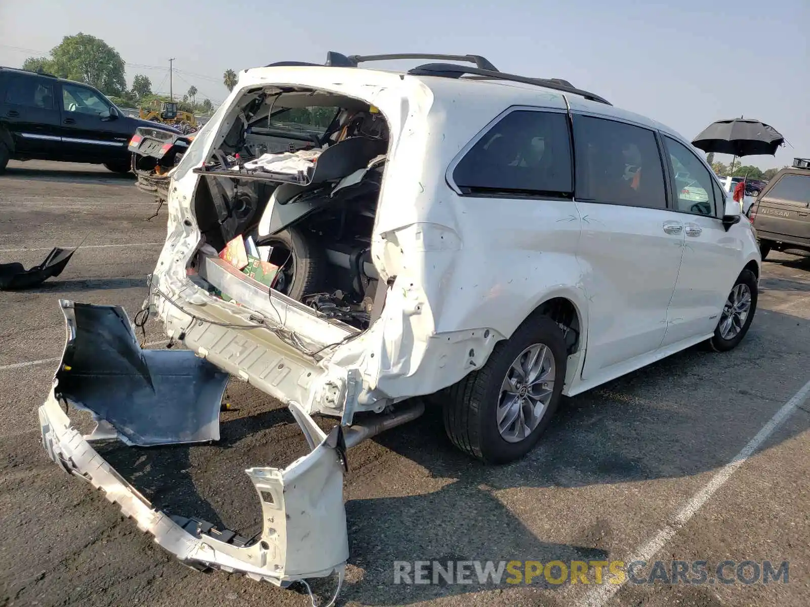 4 Photograph of a damaged car 5TDJRKEC7MS037252 TOYOTA SIENNA 2021