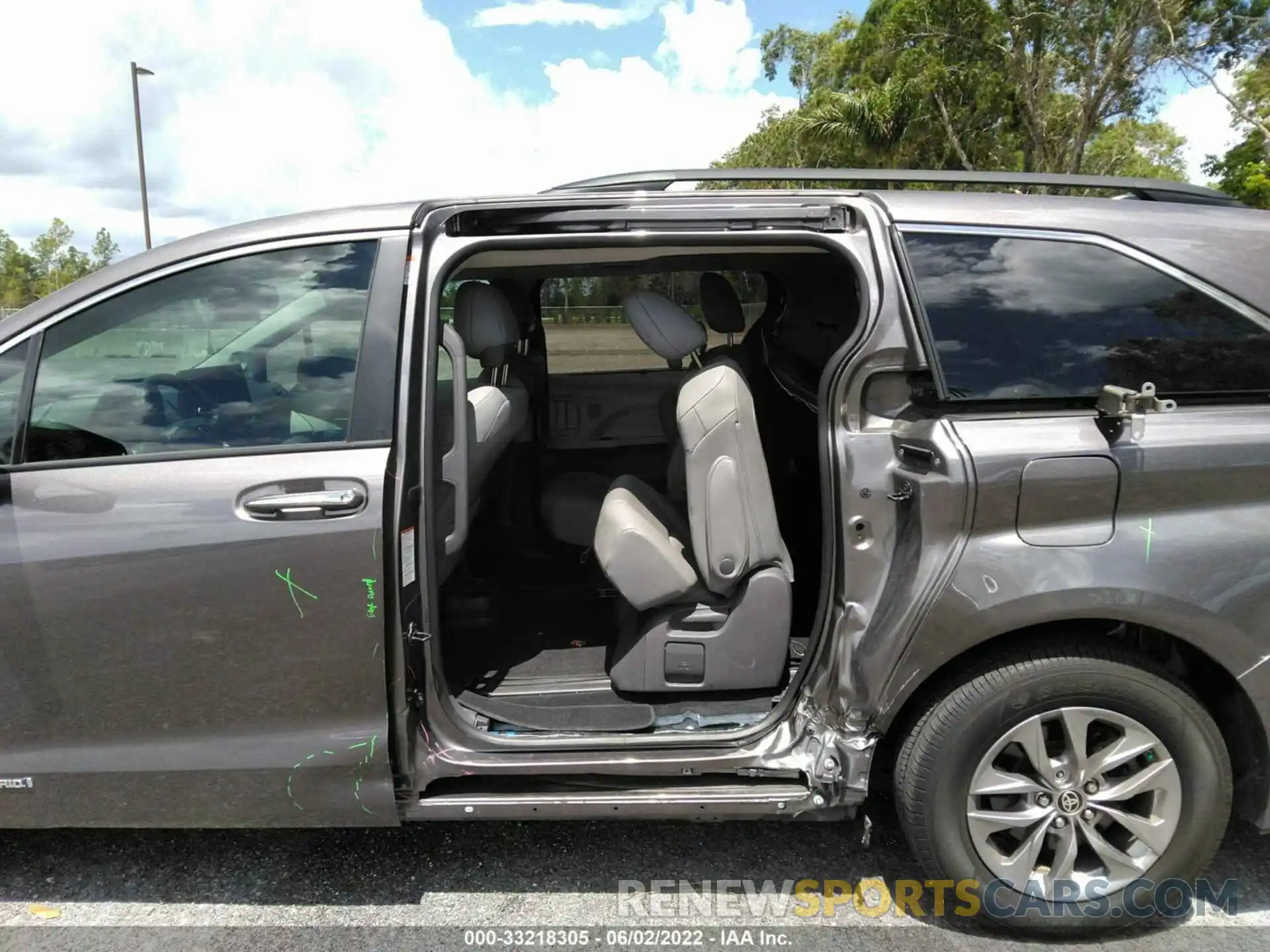 5 Photograph of a damaged car 5TDJRKEC8MS002526 TOYOTA SIENNA 2021