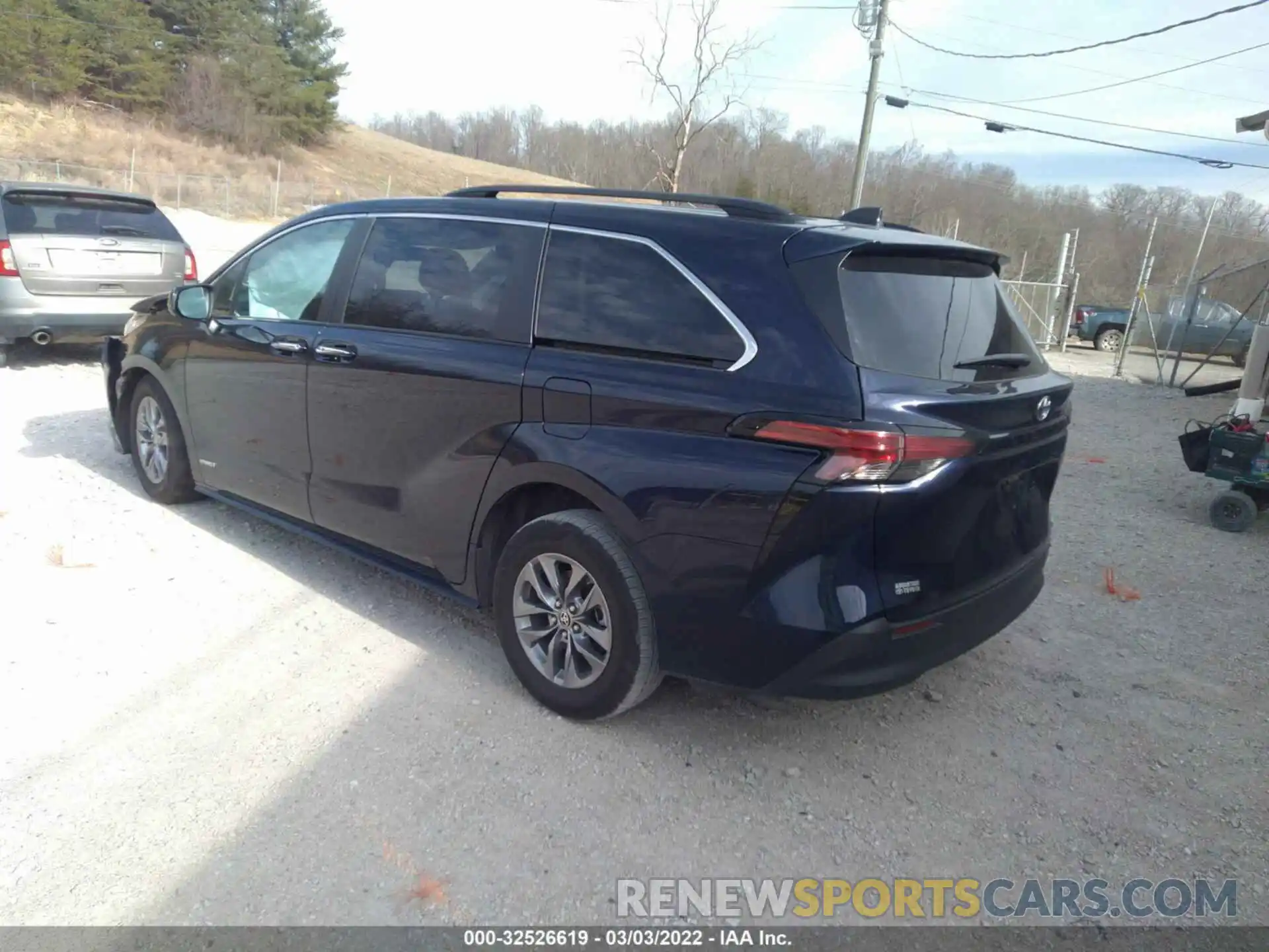 3 Photograph of a damaged car 5TDJRKEC8MS019889 TOYOTA SIENNA 2021