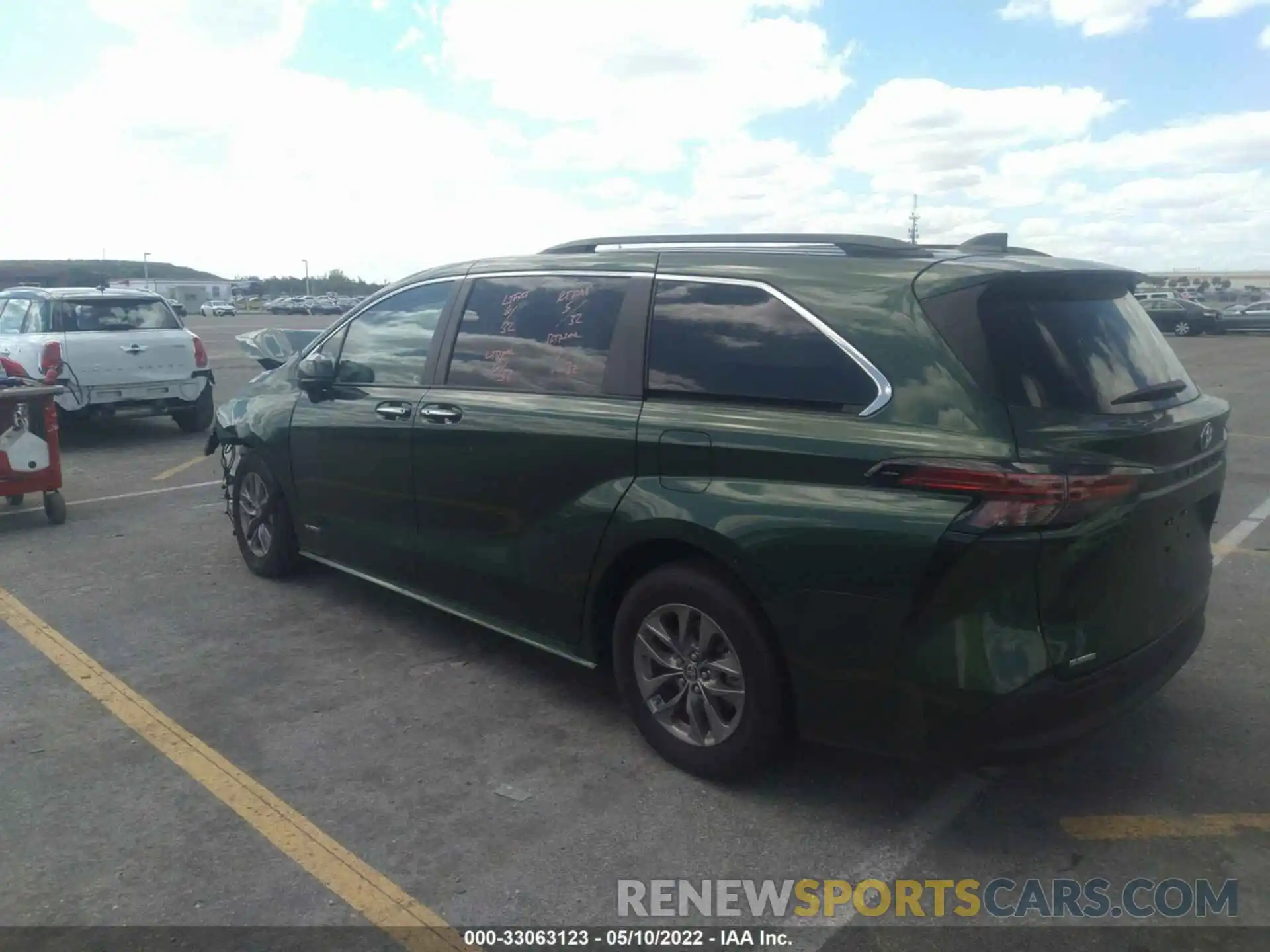 3 Photograph of a damaged car 5TDJRKEC8MS038510 TOYOTA SIENNA 2021