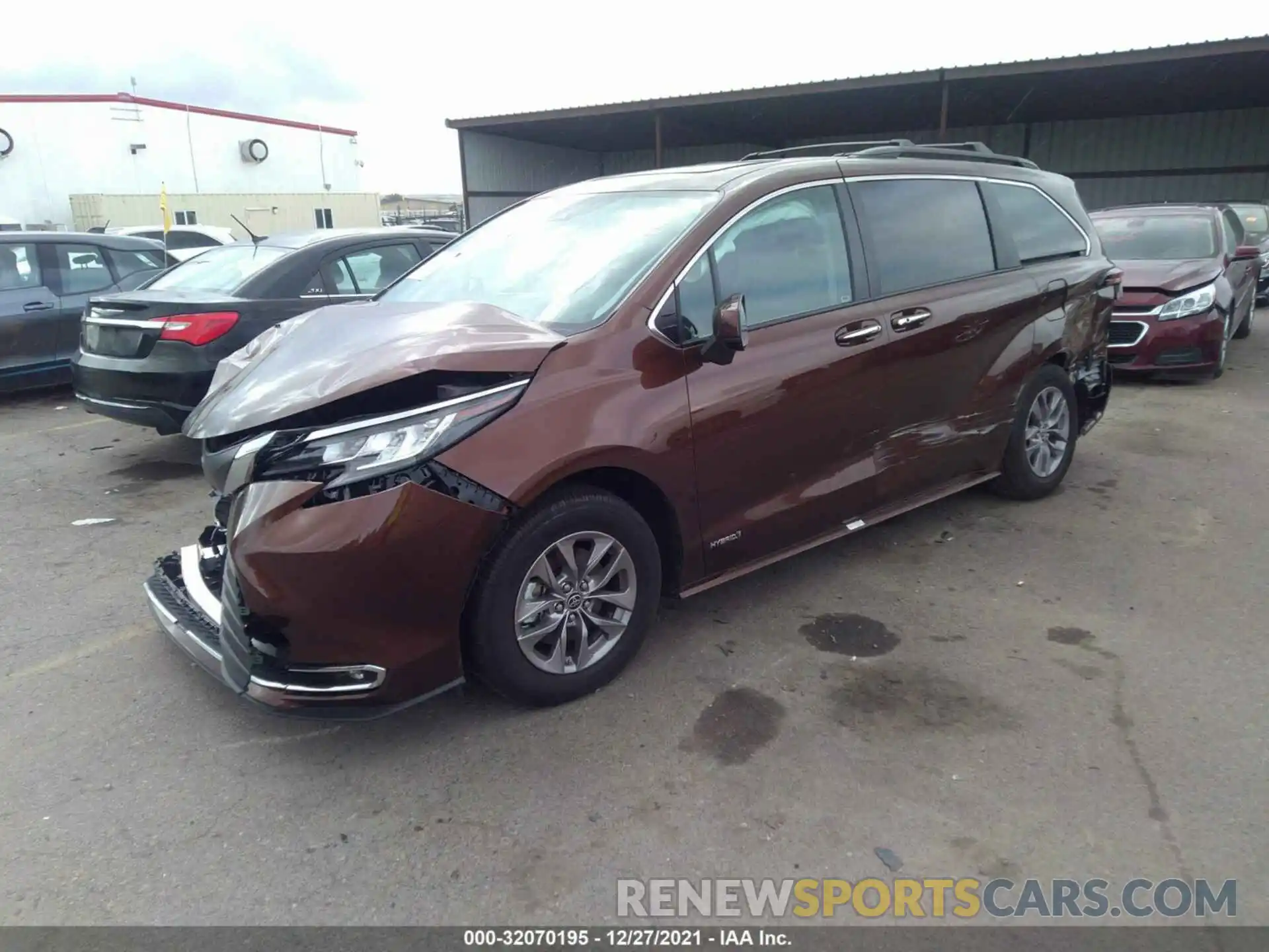 2 Photograph of a damaged car 5TDJRKEC9MS021361 TOYOTA SIENNA 2021