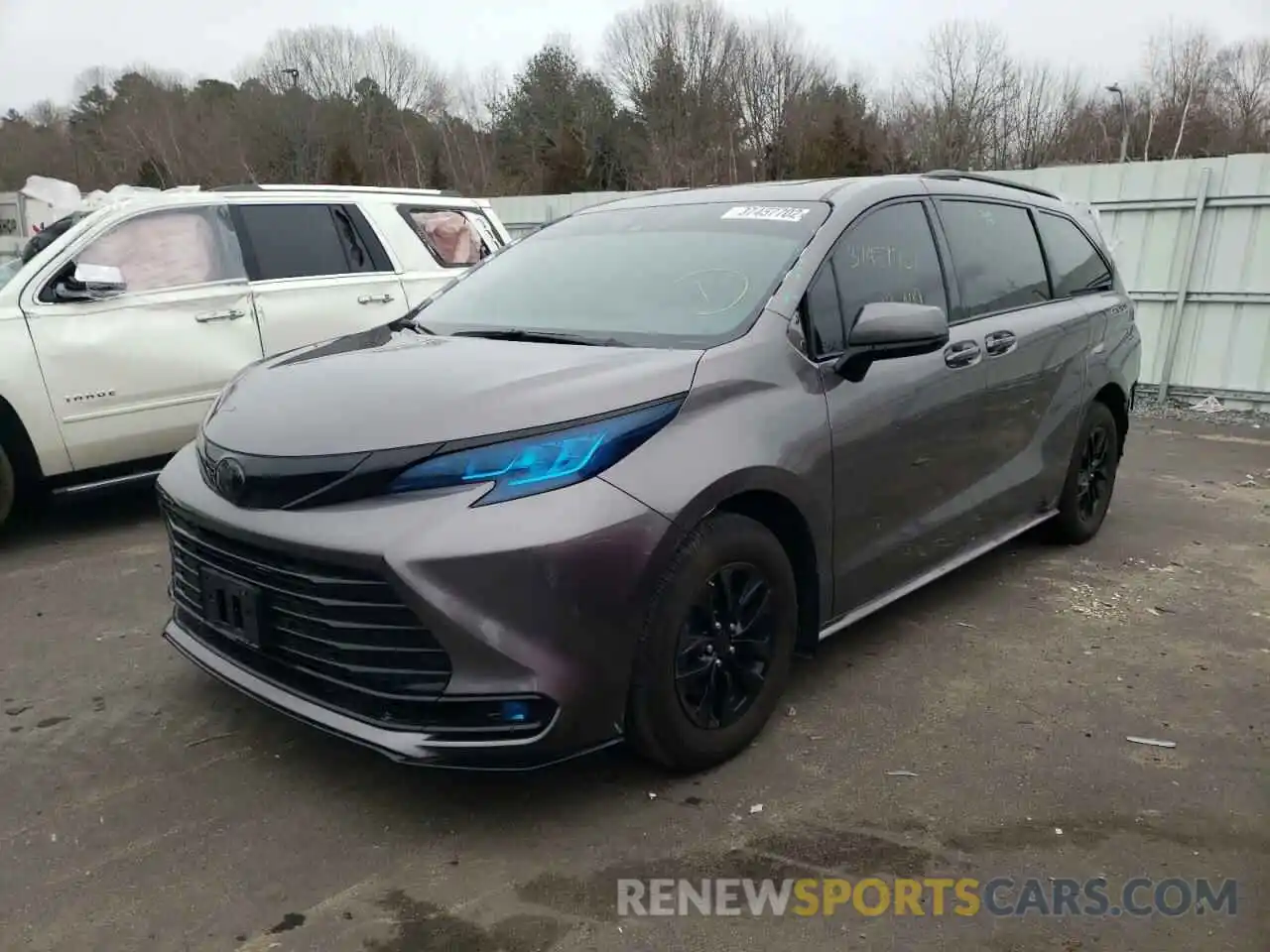 2 Photograph of a damaged car 5TDJRKEC9MS033865 TOYOTA SIENNA 2021